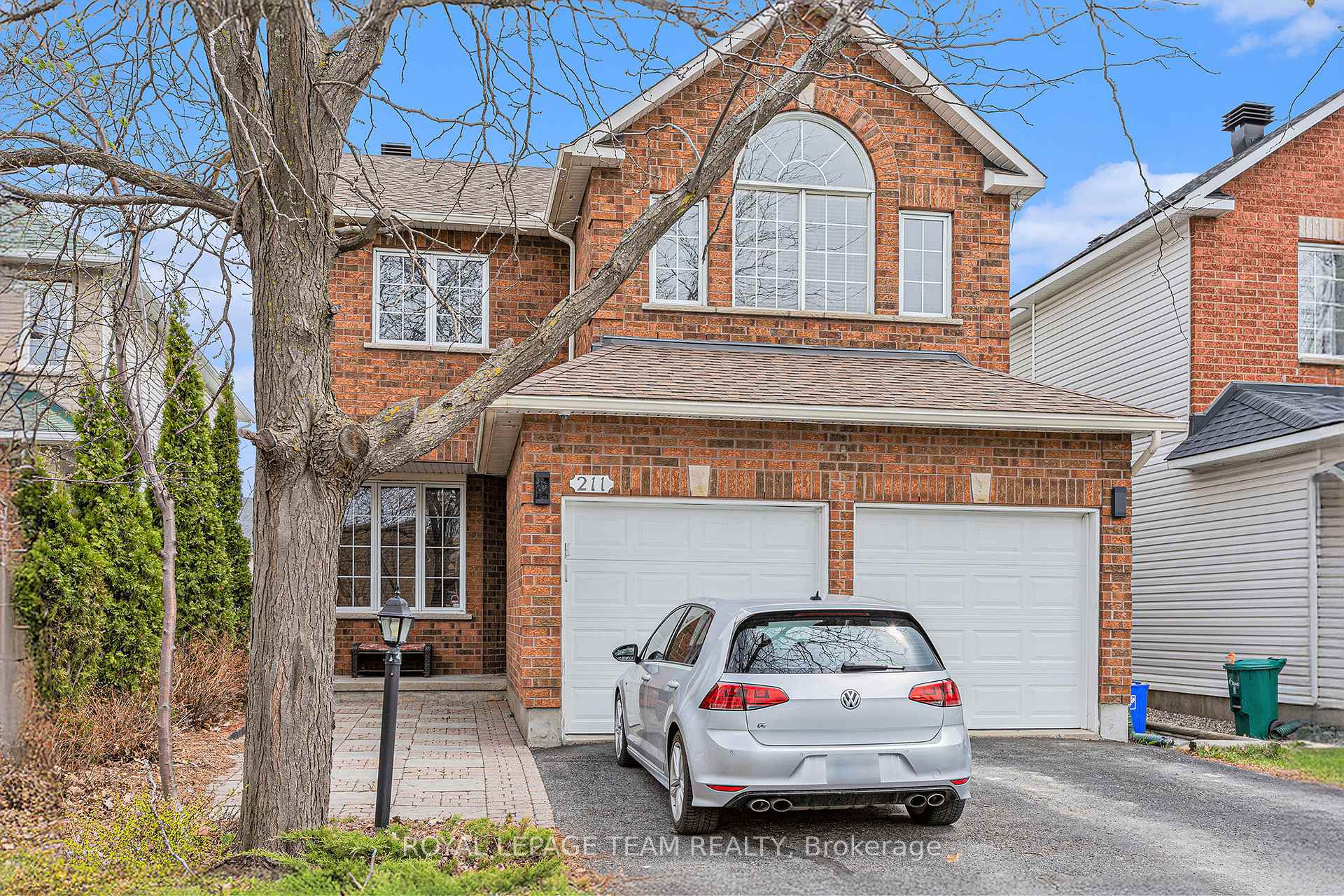 Photo 4 of 211 Stoneway Drive, Ottawa, Barrhaven East — HOMEH