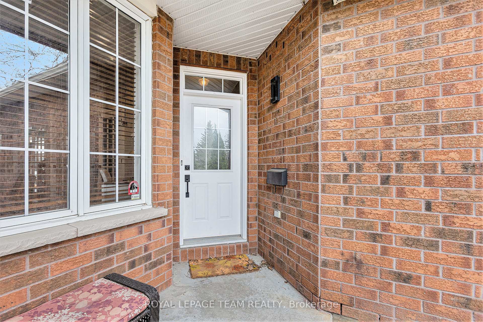 Photo 5 of 211 Stoneway Drive, Ottawa, Barrhaven East — HOMEH