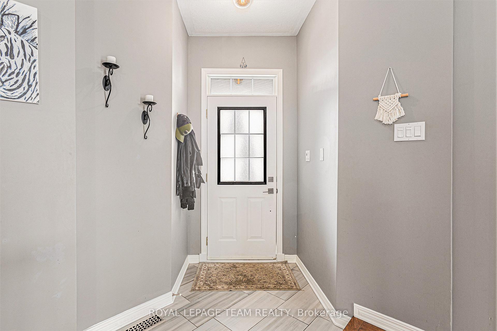 Photo 6 of 211 Stoneway Drive, Ottawa, Barrhaven East — HOMEH