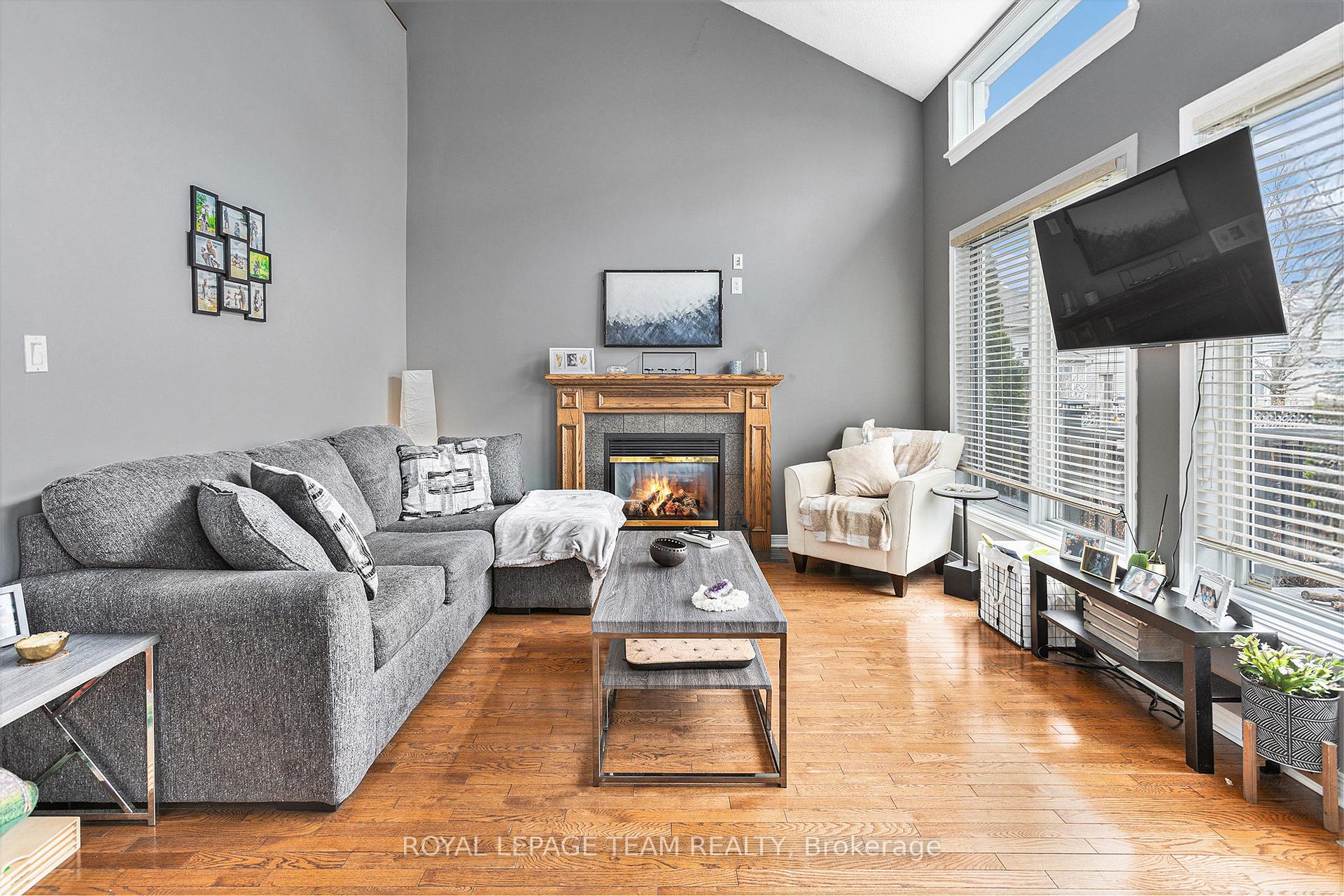 Photo 8 of 211 Stoneway Drive, Ottawa, Barrhaven East — HOMEH