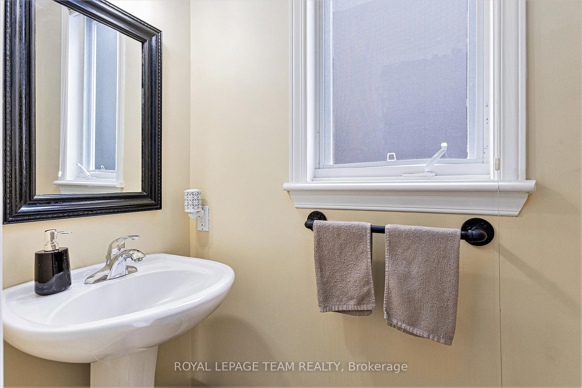 Photo 24 of 211 Stoneway Drive, Ottawa, Barrhaven East — HOMEH