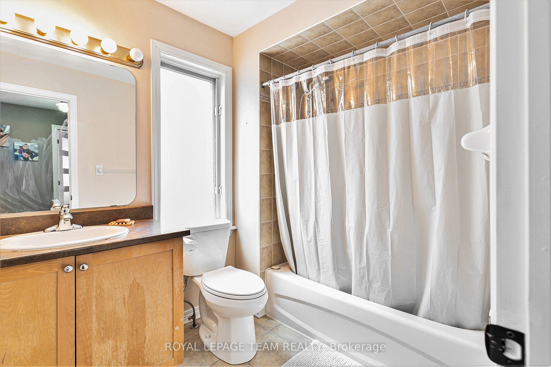 Photo 34 of 211 Stoneway Drive, Ottawa, Barrhaven East — HOMEH