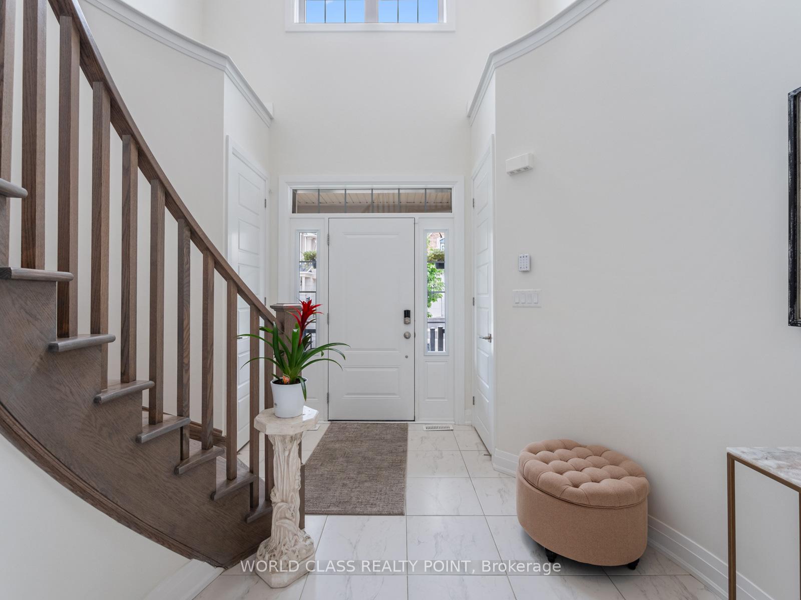 Photo 3 of 19 Barn Owl Way, Vaughan, Kleinburg — HOMEH