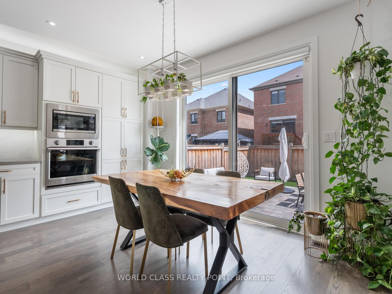 Photo 15 of 19 Barn Owl Way, Vaughan, Kleinburg — HOMEH