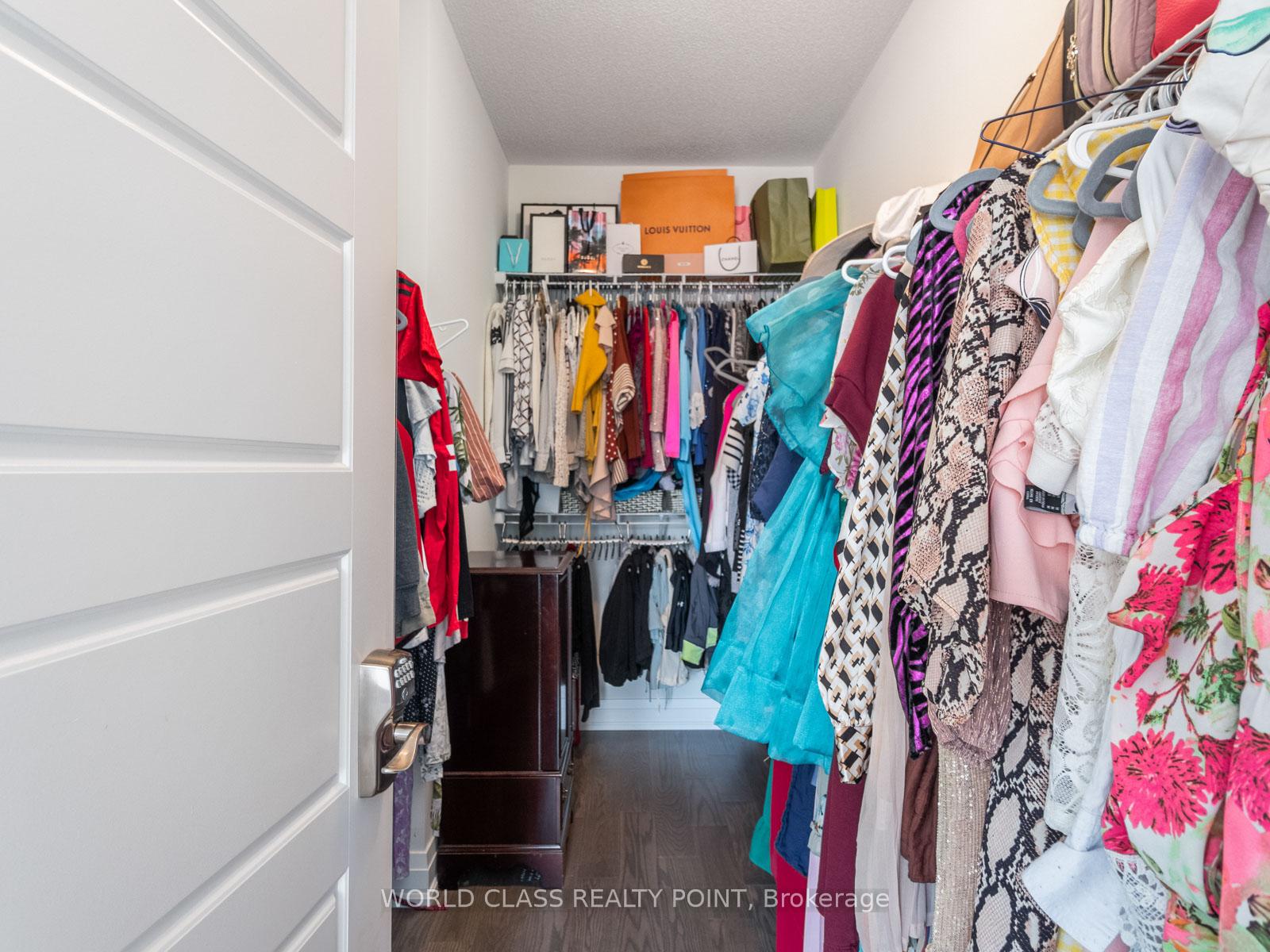 Photo 39 of 19 Barn Owl Way, Vaughan, Kleinburg — HOMEH