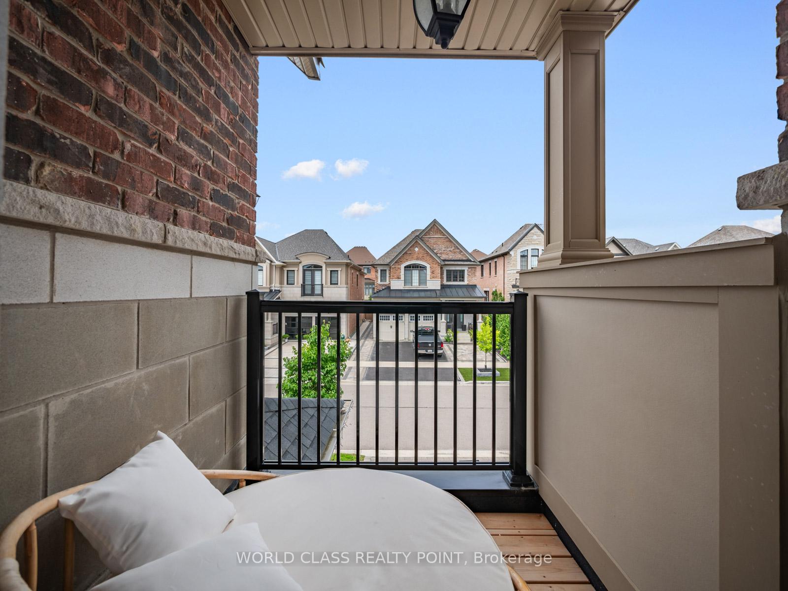 Photo 32 of 19 Barn Owl Way, Vaughan, Kleinburg — HOMEH