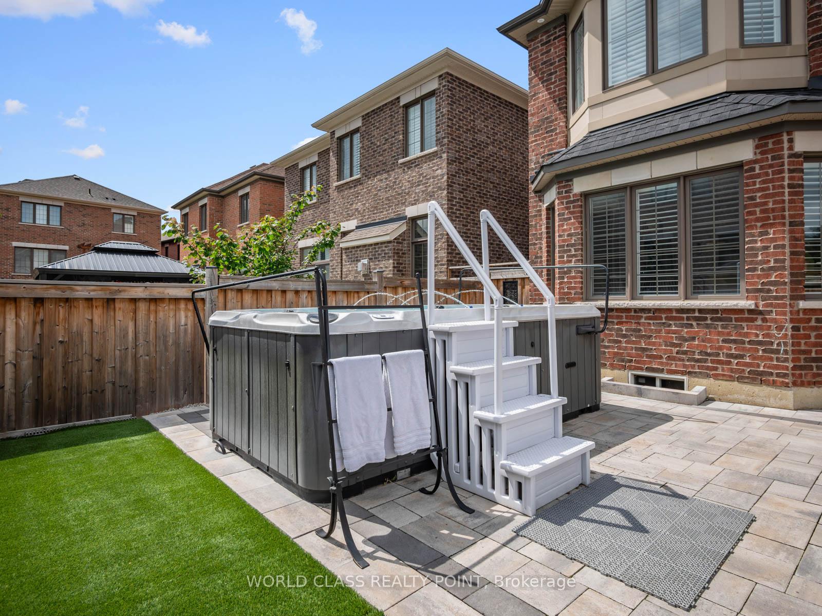Photo 37 of 19 Barn Owl Way, Vaughan, Kleinburg — HOMEH