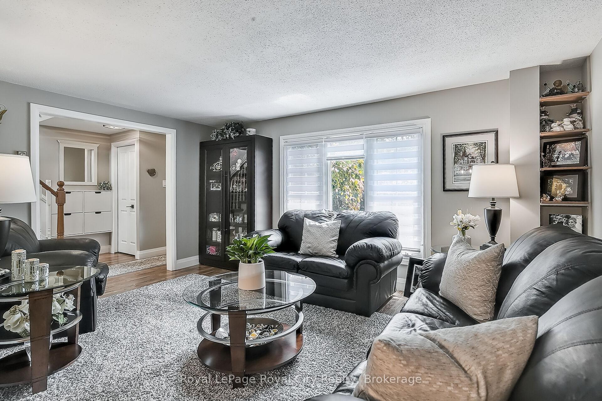 Photo 4 of 30 Springdale Boulevard, Guelph, Willow West/Sugarbush/West Acres — HOMEH