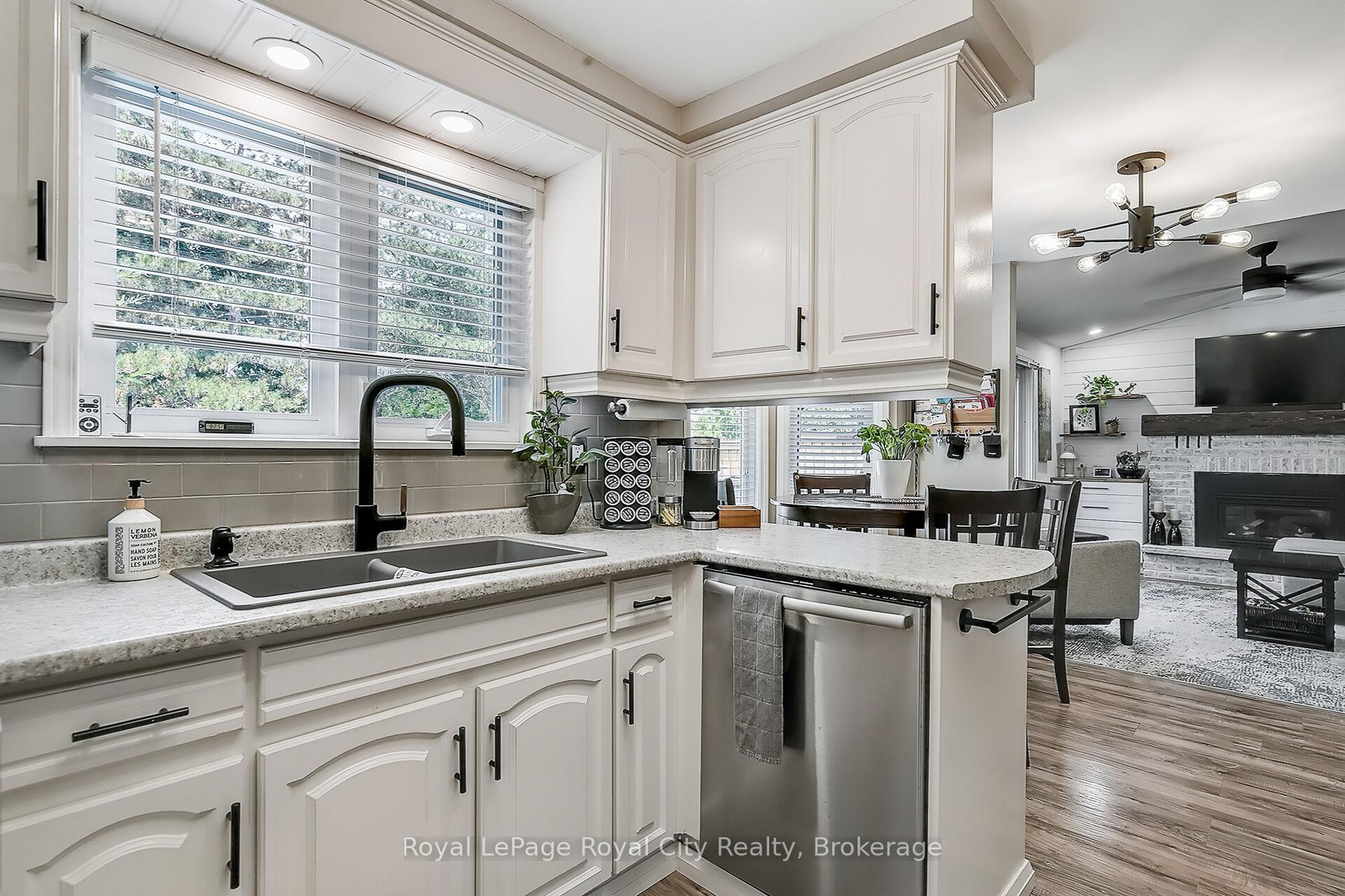 Photo 7 of 30 Springdale Boulevard, Guelph, Willow West/Sugarbush/West Acres — HOMEH