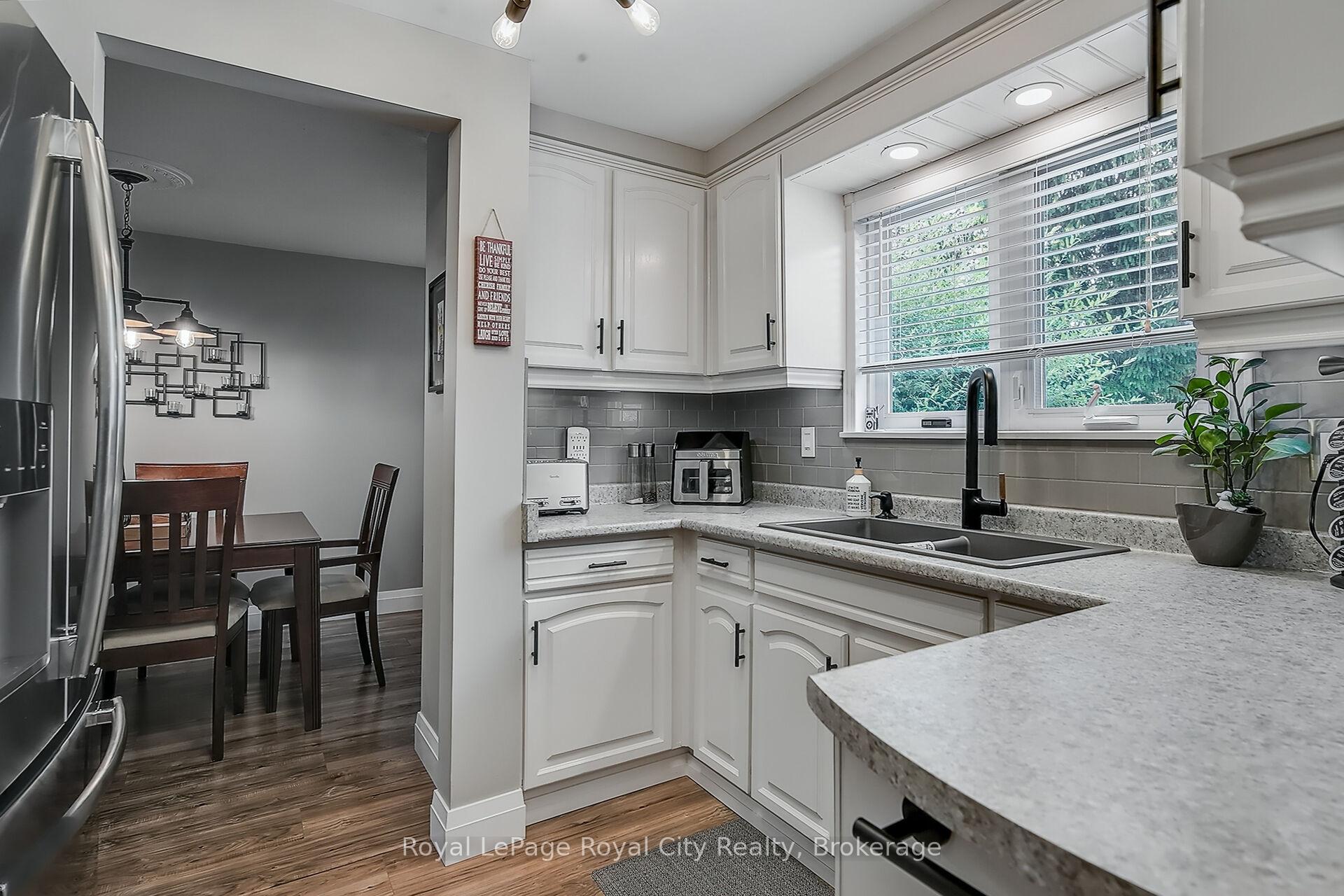Photo 8 of 30 Springdale Boulevard, Guelph, Willow West/Sugarbush/West Acres — HOMEH