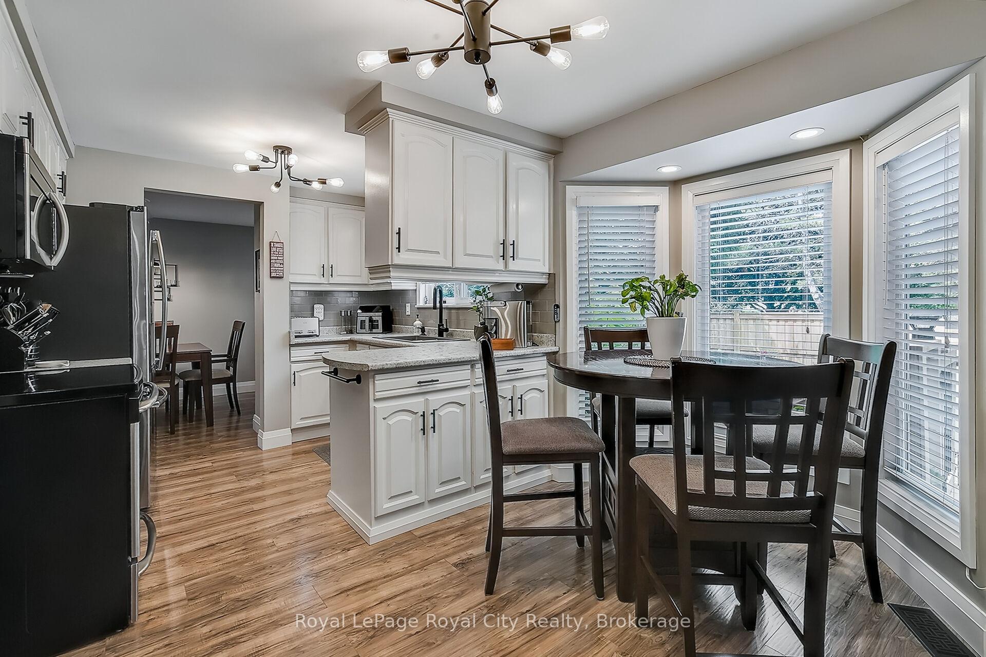 Photo 10 of 30 Springdale Boulevard, Guelph, Willow West/Sugarbush/West Acres — HOMEH