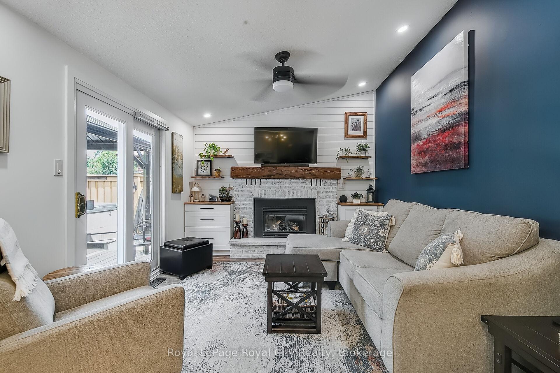 Photo 11 of 30 Springdale Boulevard, Guelph, Willow West/Sugarbush/West Acres — HOMEH