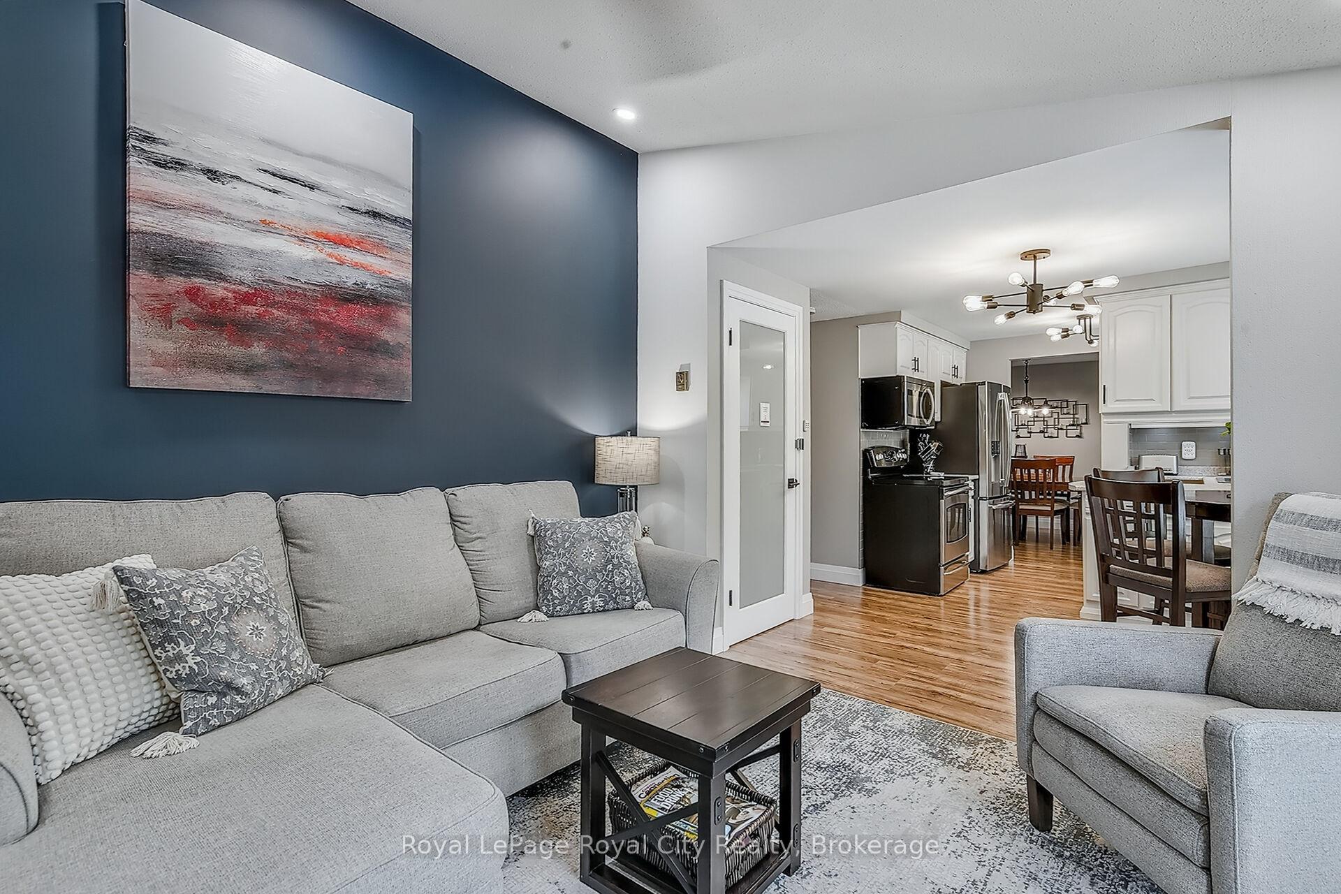 Photo 12 of 30 Springdale Boulevard, Guelph, Willow West/Sugarbush/West Acres — HOMEH