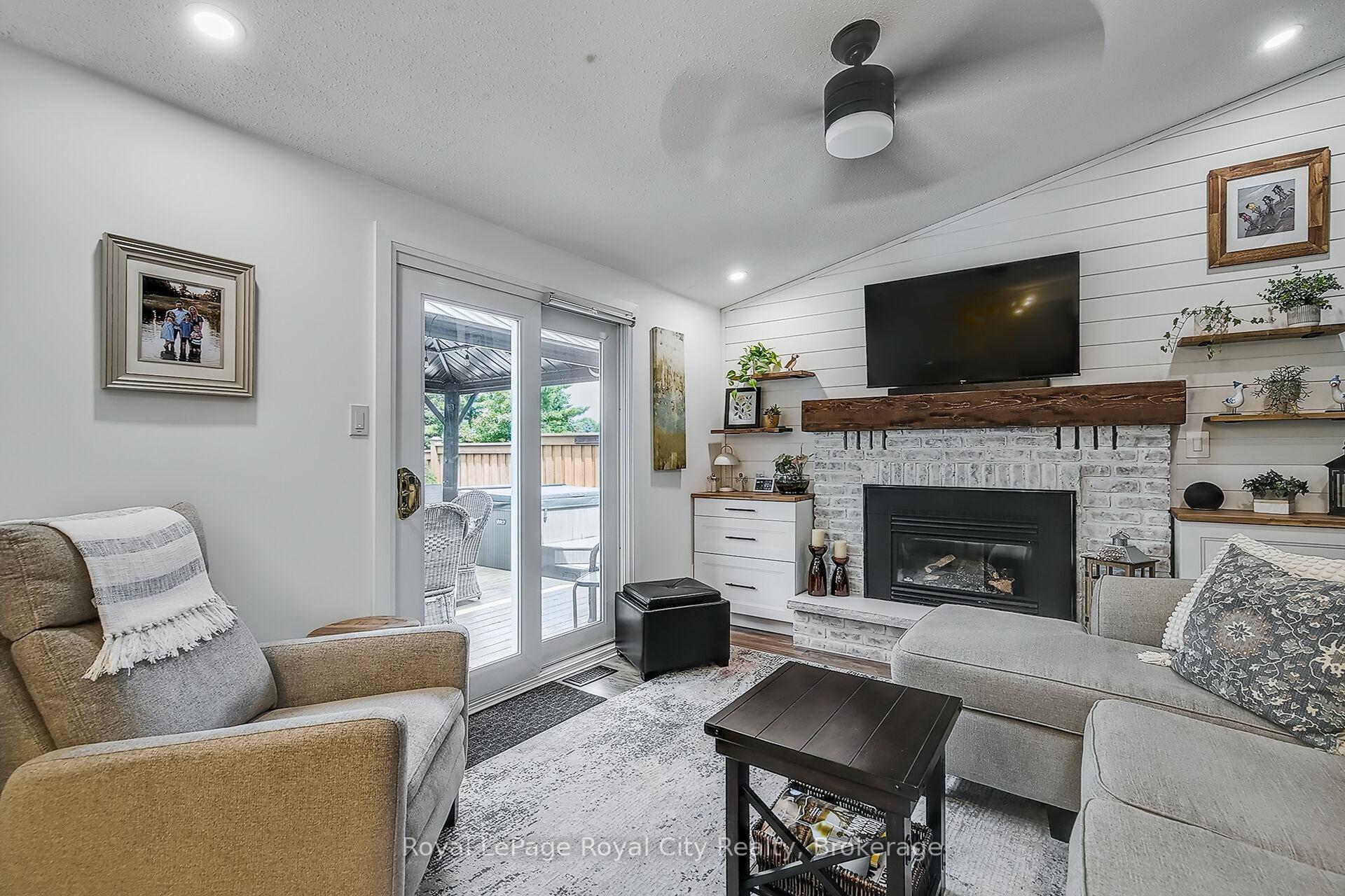 Photo 13 of 30 Springdale Boulevard, Guelph, Willow West/Sugarbush/West Acres — HOMEH
