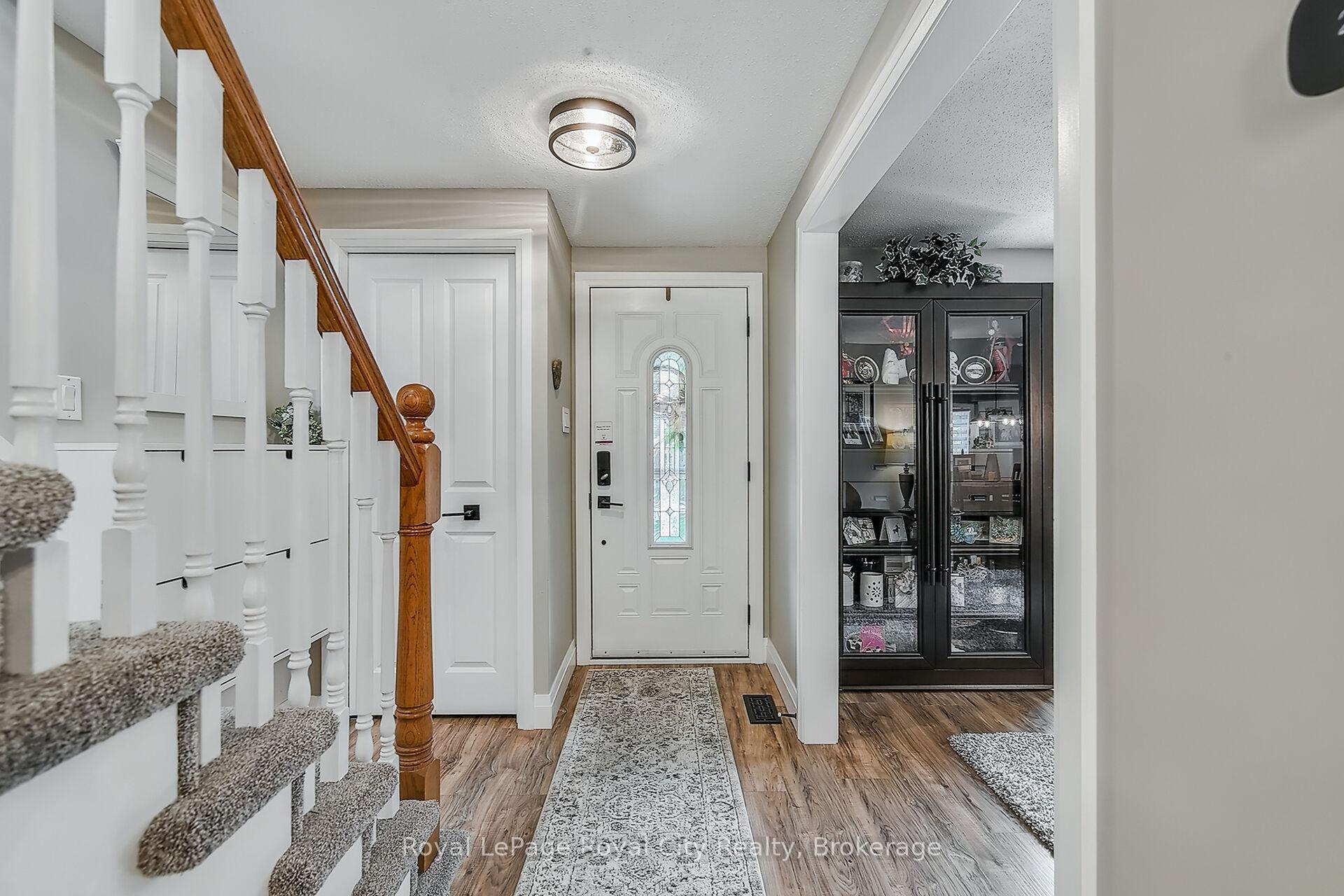 Photo 15 of 30 Springdale Boulevard, Guelph, Willow West/Sugarbush/West Acres — HOMEH