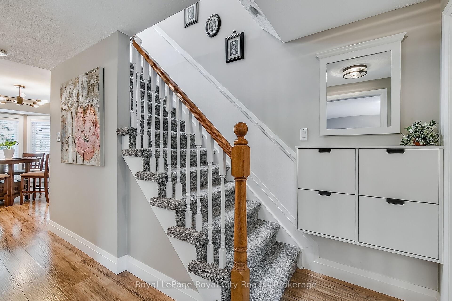 Photo 16 of 30 Springdale Boulevard, Guelph, Willow West/Sugarbush/West Acres — HOMEH