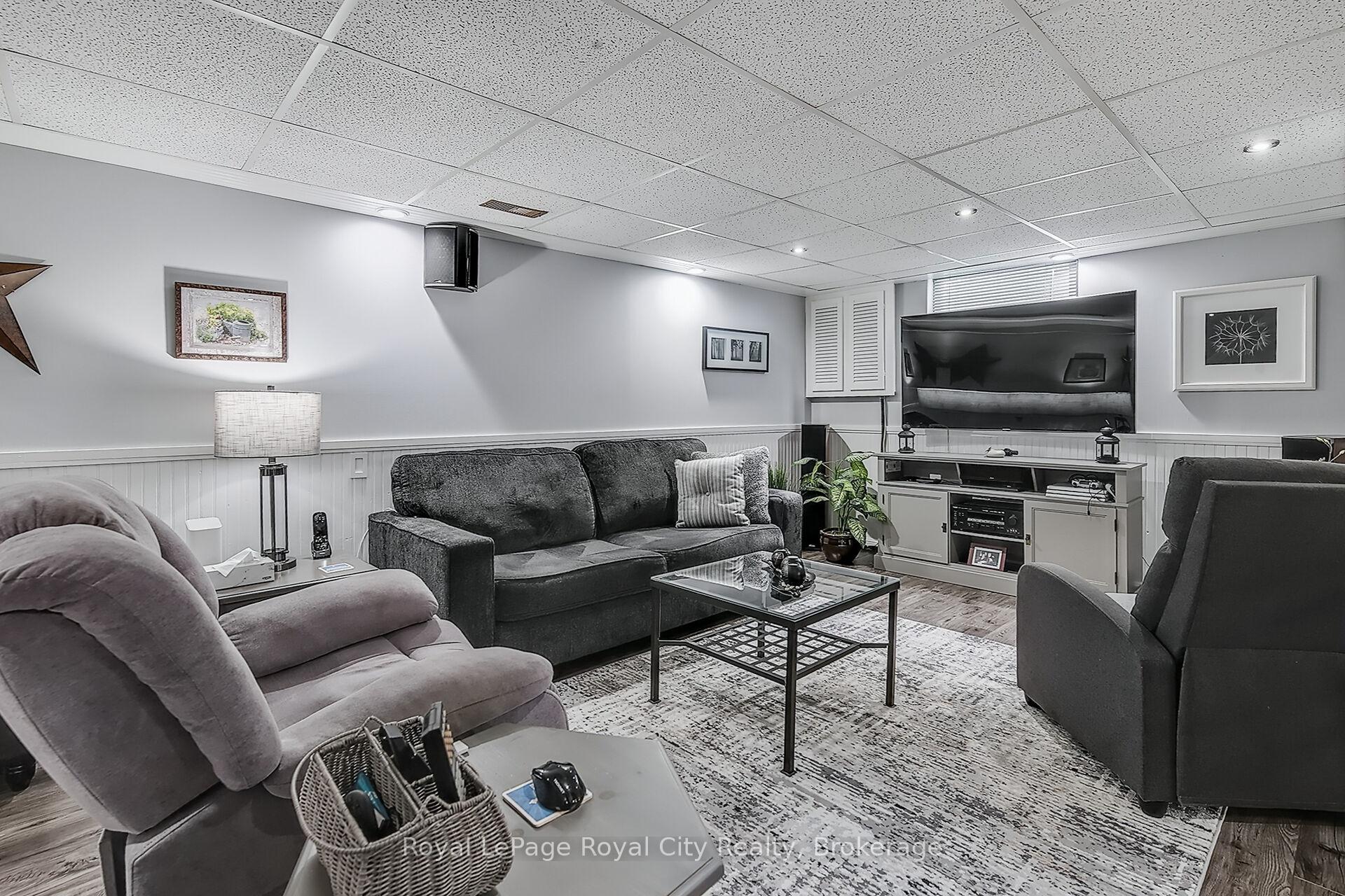Photo 24 of 30 Springdale Boulevard, Guelph, Willow West/Sugarbush/West Acres — HOMEH
