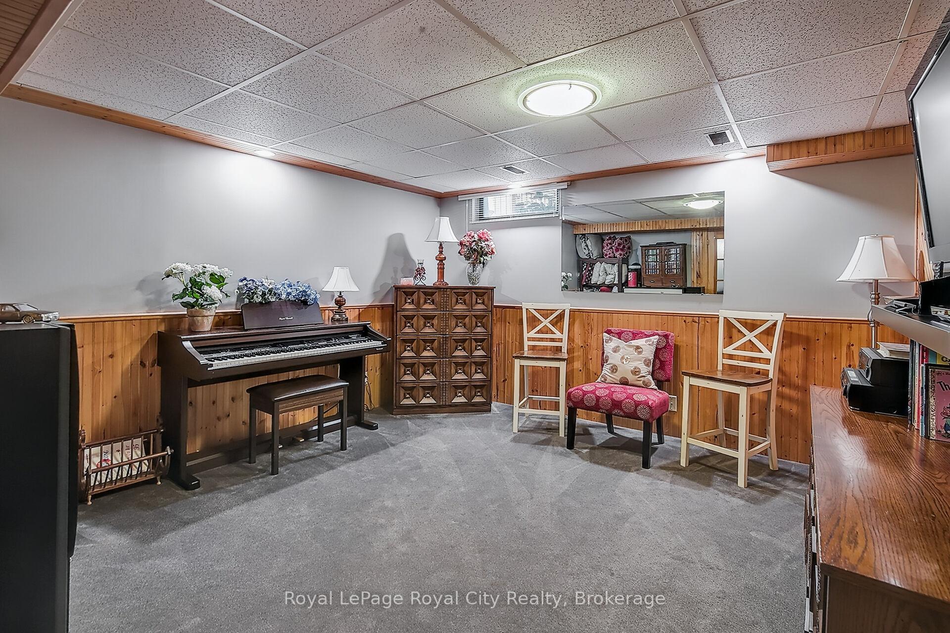 Photo 26 of 30 Springdale Boulevard, Guelph, Willow West/Sugarbush/West Acres — HOMEH