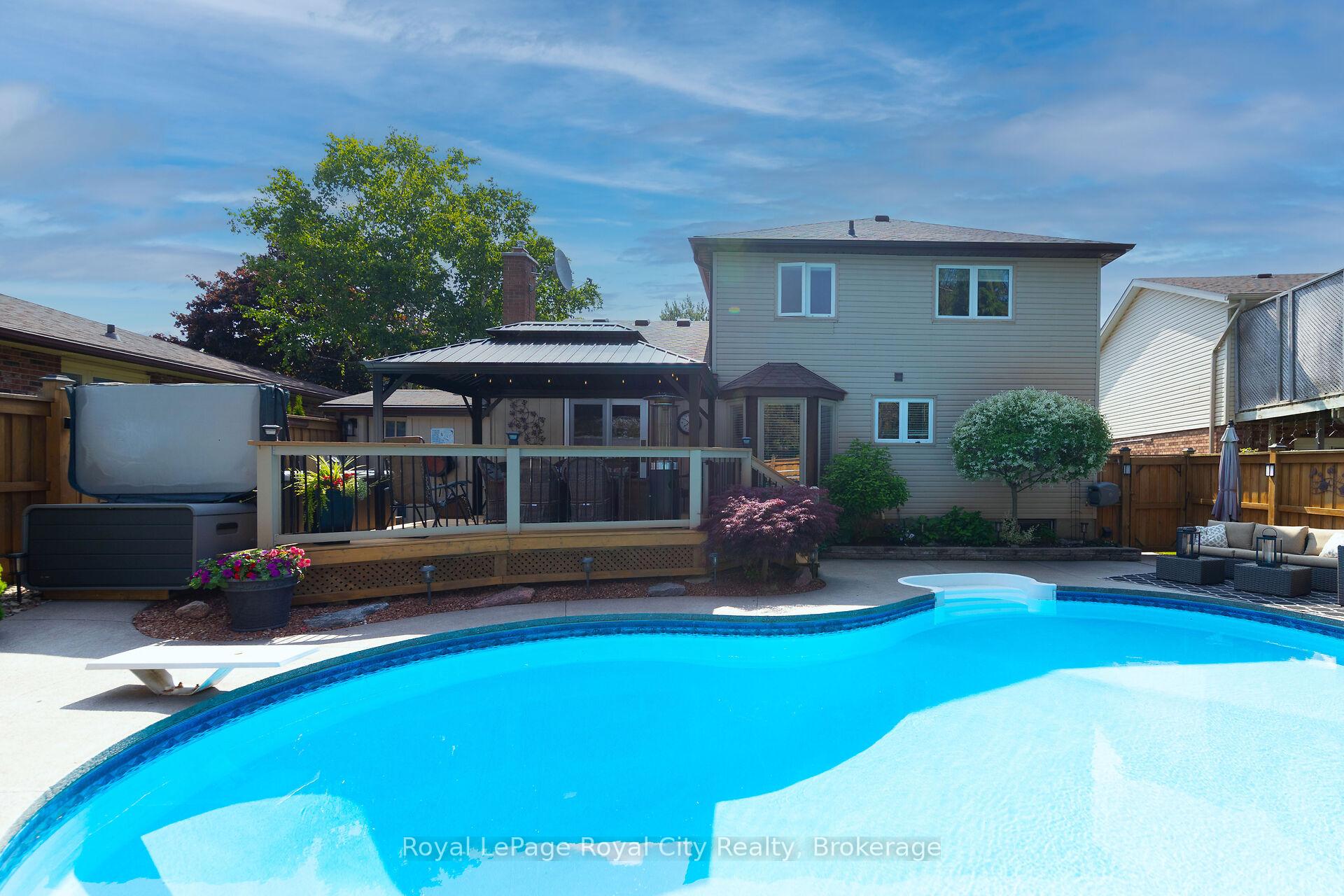 Photo 32 of 30 Springdale Boulevard, Guelph, Willow West/Sugarbush/West Acres — HOMEH