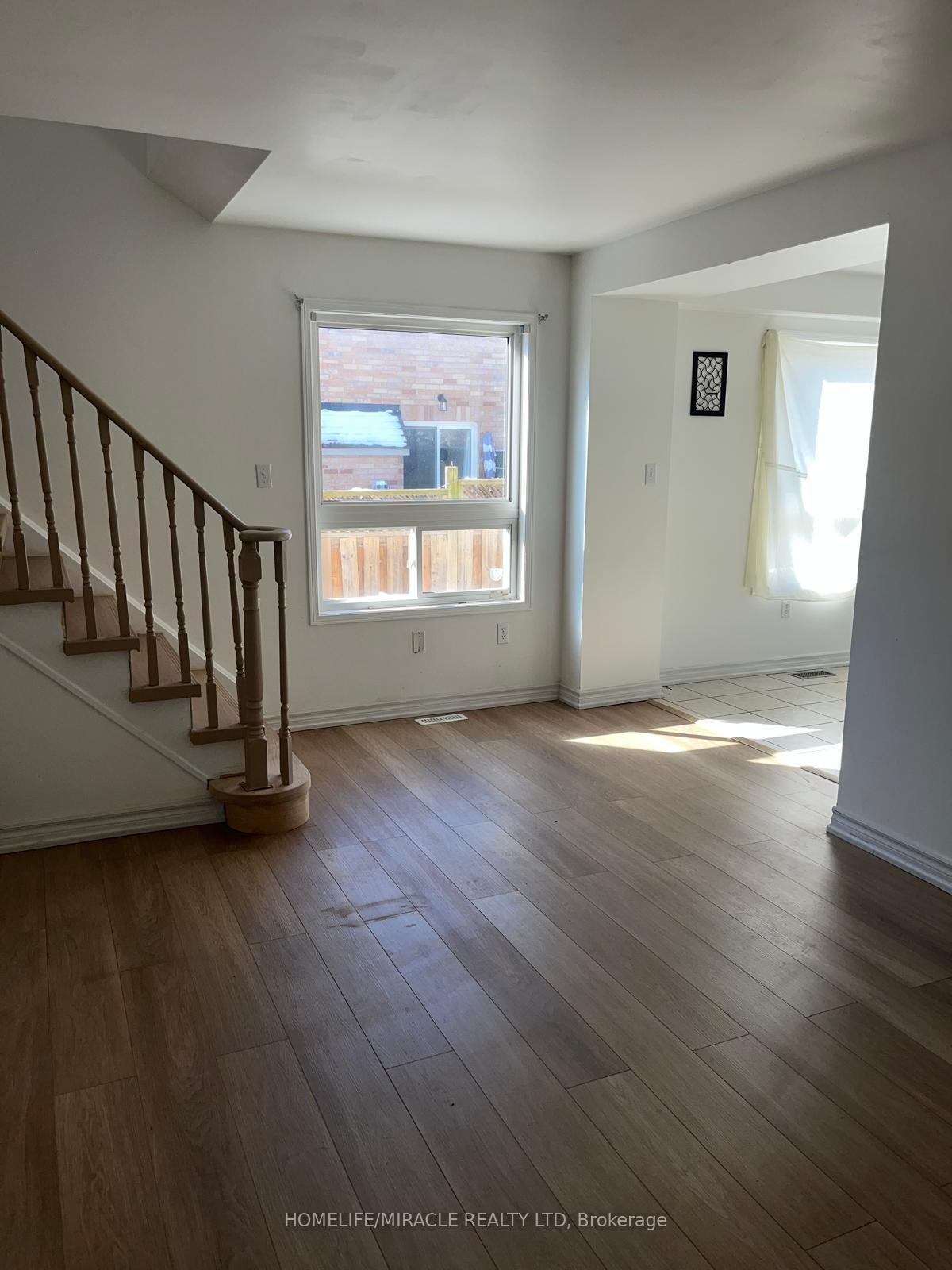 Photo 5 of 49 Sand Cherry Crescent, Brampton, Sandringham-Wellington — HOMEH