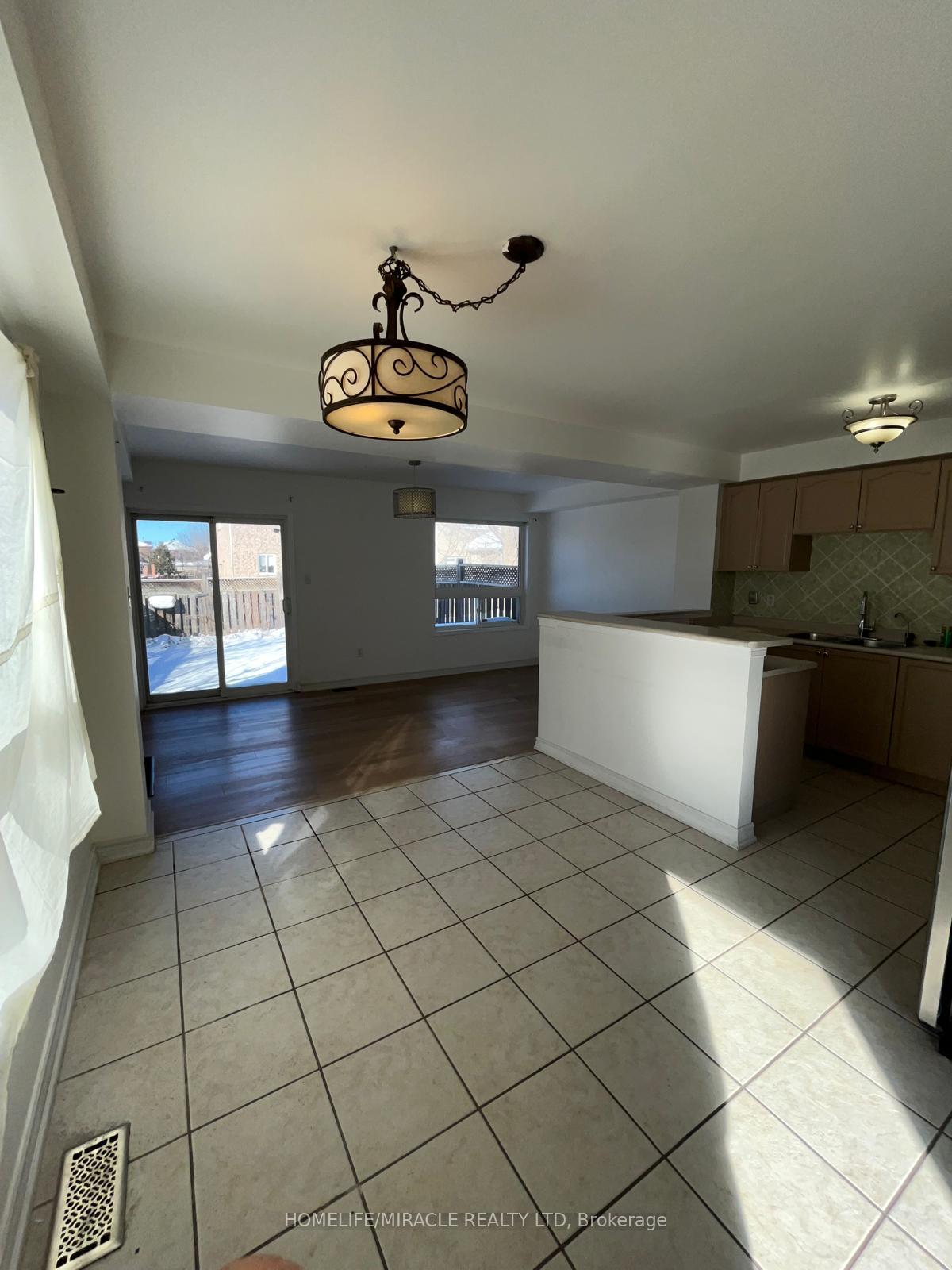 Photo 9 of 49 Sand Cherry Crescent, Brampton, Sandringham-Wellington — HOMEH