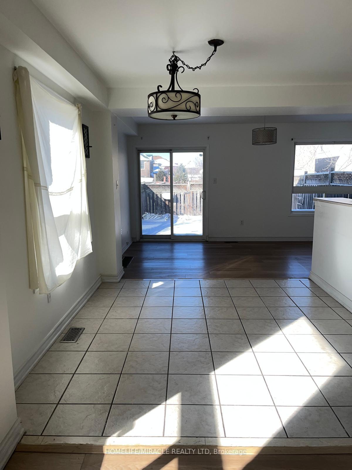 Photo 11 of 49 Sand Cherry Crescent, Brampton, Sandringham-Wellington — HOMEH