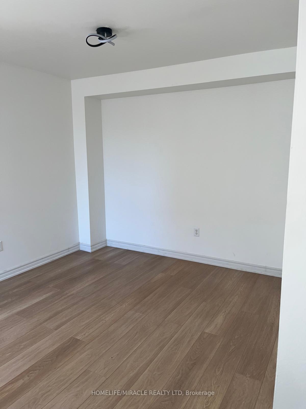 Photo 33 of 49 Sand Cherry Crescent, Brampton, Sandringham-Wellington — HOMEH