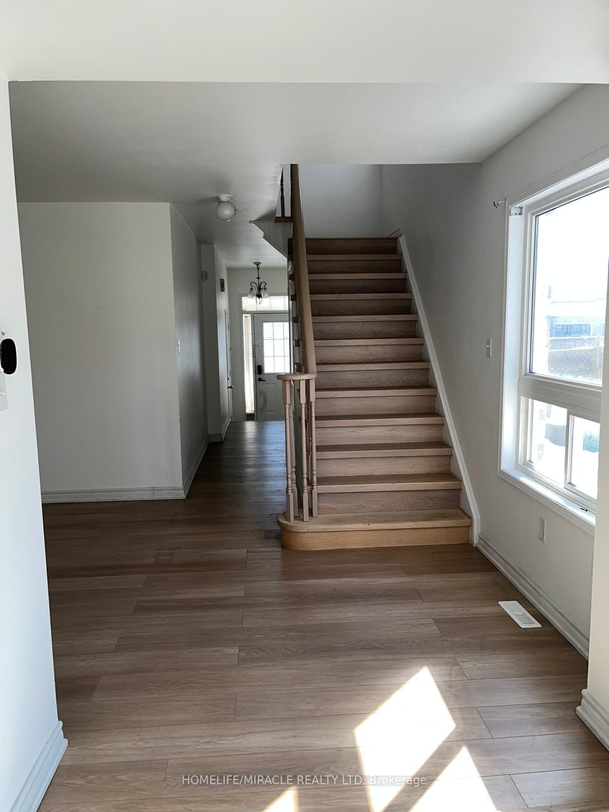 Photo 29 of 49 Sand Cherry Crescent, Brampton, Sandringham-Wellington — HOMEH