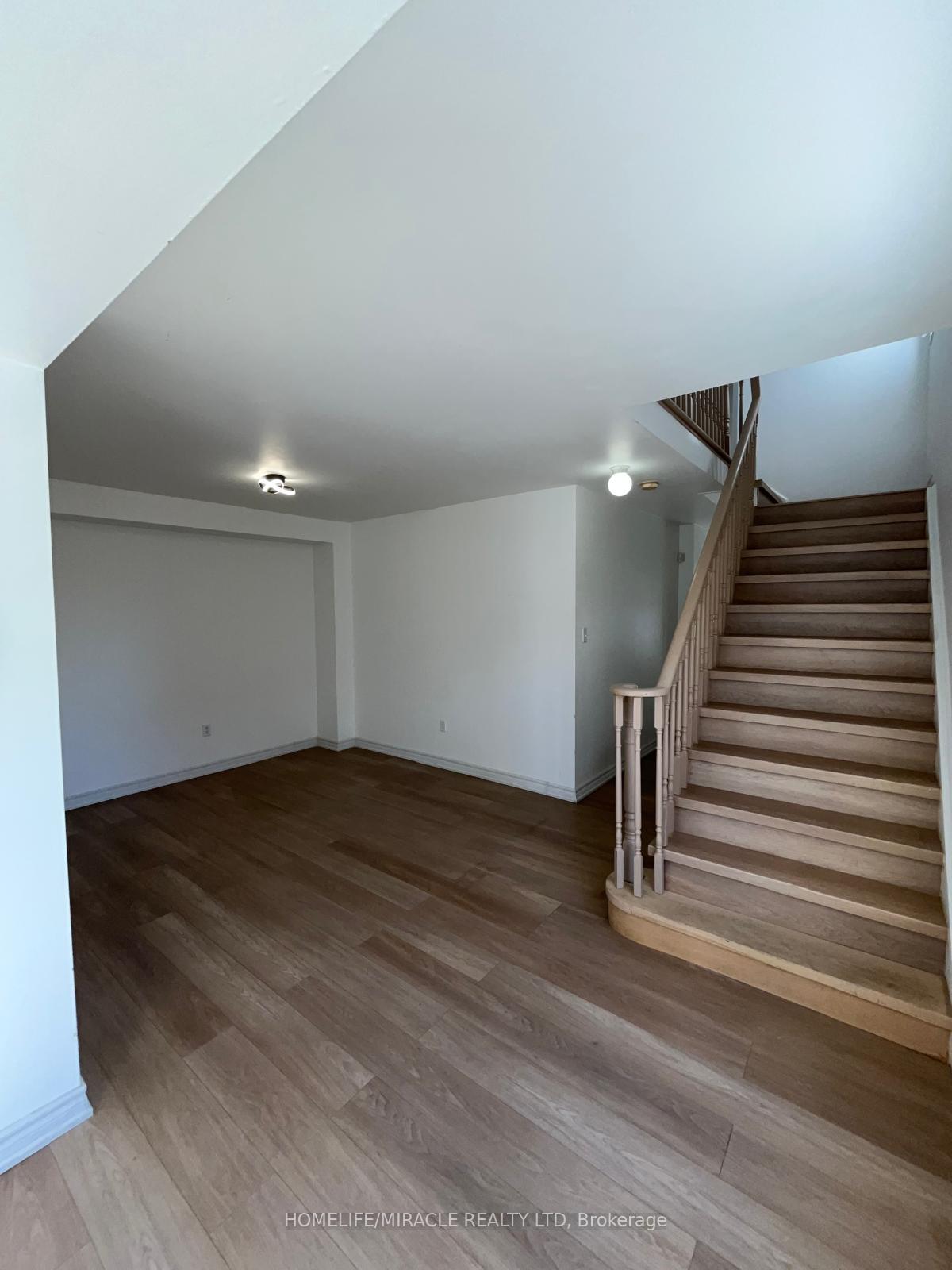 Photo 13 of 49 Sand Cherry Crescent, Brampton, Sandringham-Wellington — HOMEH