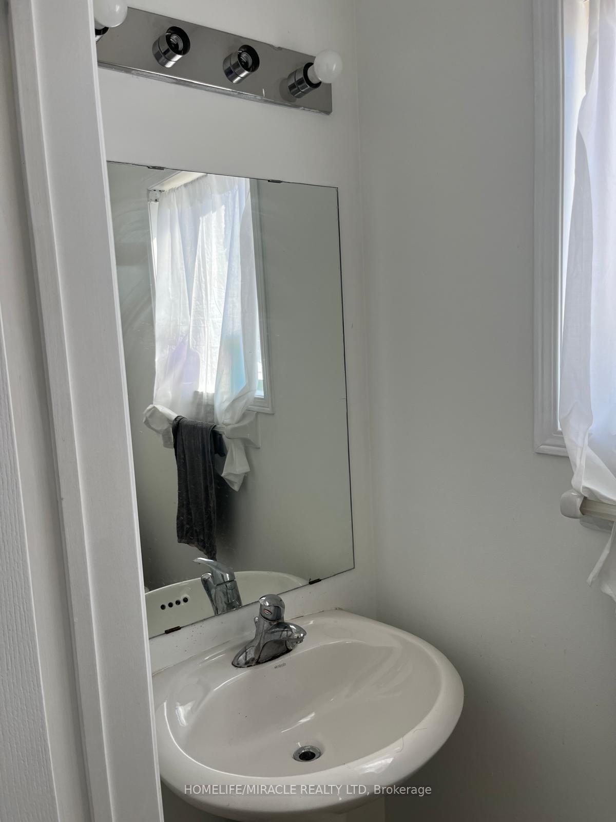 Photo 27 of 49 Sand Cherry Crescent, Brampton, Sandringham-Wellington — HOMEH