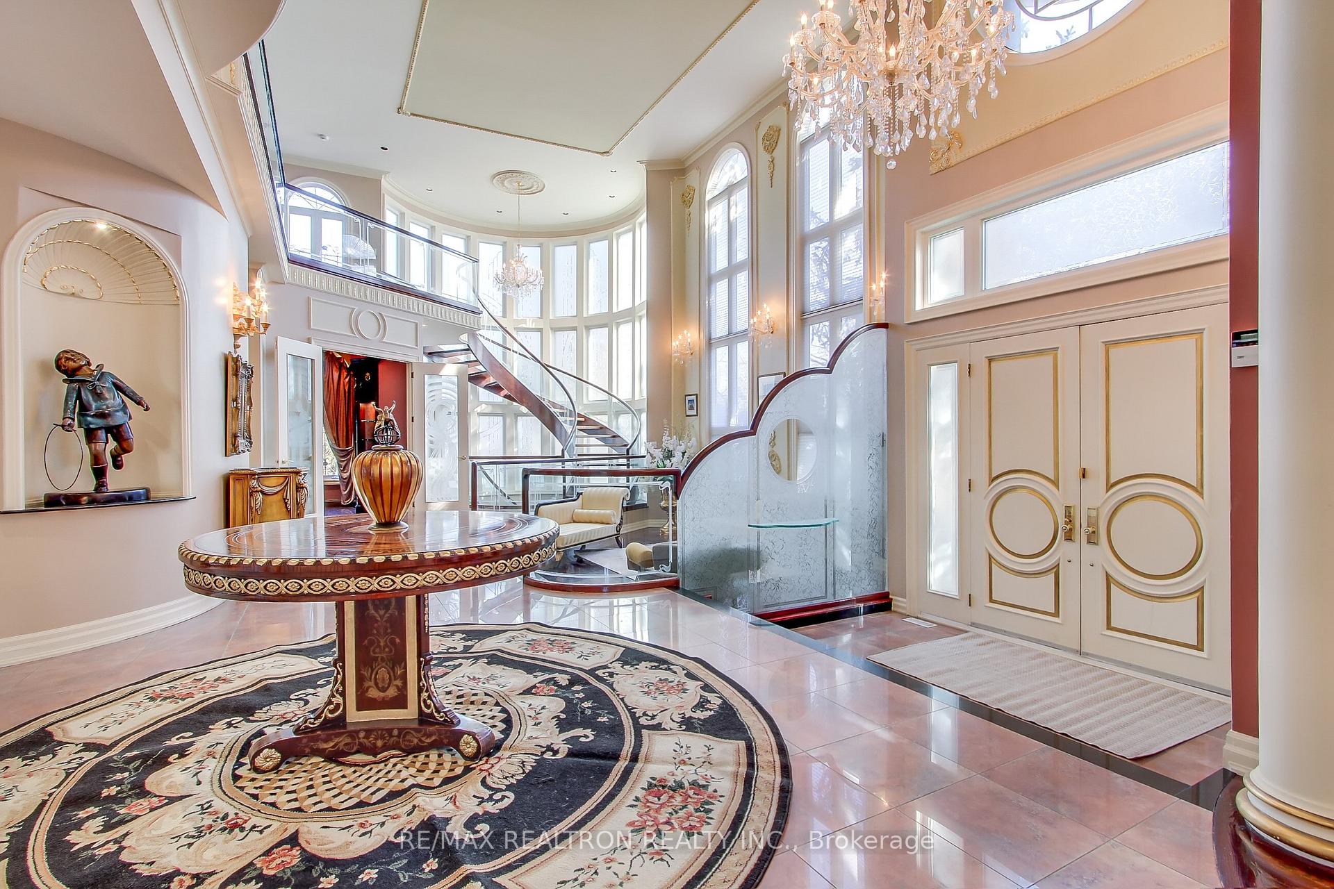 Photo 10 of 38 Thornridge Drive, Vaughan, Crestwood-Springfarm-Yorkhill — HOMEH