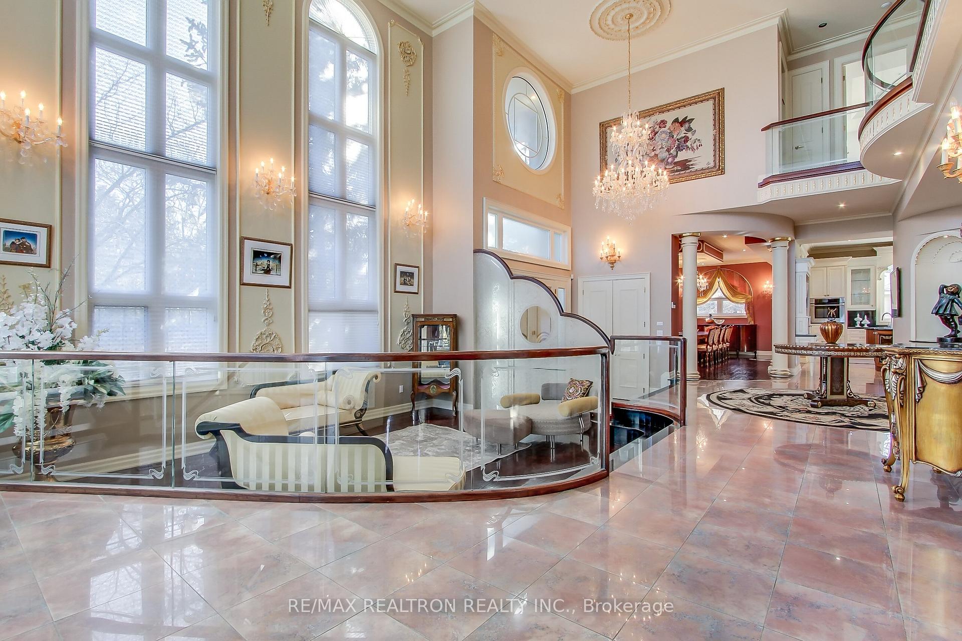 Photo 3 of 38 Thornridge Drive, Vaughan, Crestwood-Springfarm-Yorkhill — HOMEH