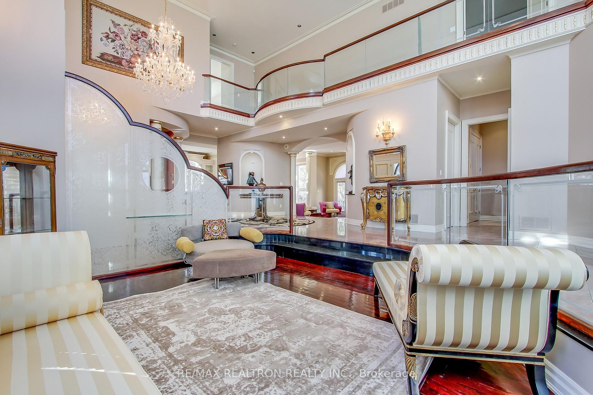 Photo 5 of 38 Thornridge Drive, Vaughan, Crestwood-Springfarm-Yorkhill — HOMEH