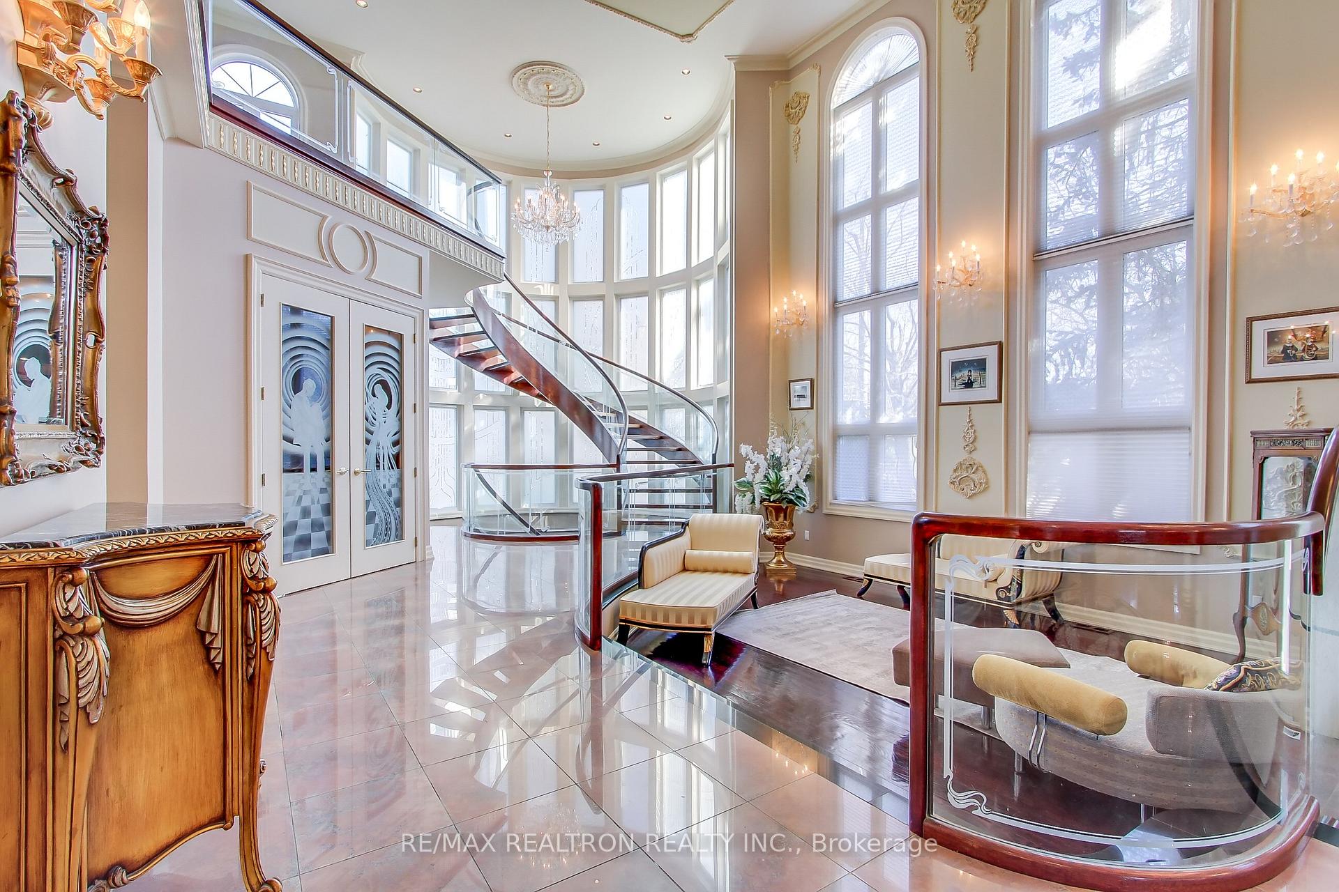 Photo 7 of 38 Thornridge Drive, Vaughan, Crestwood-Springfarm-Yorkhill — HOMEH