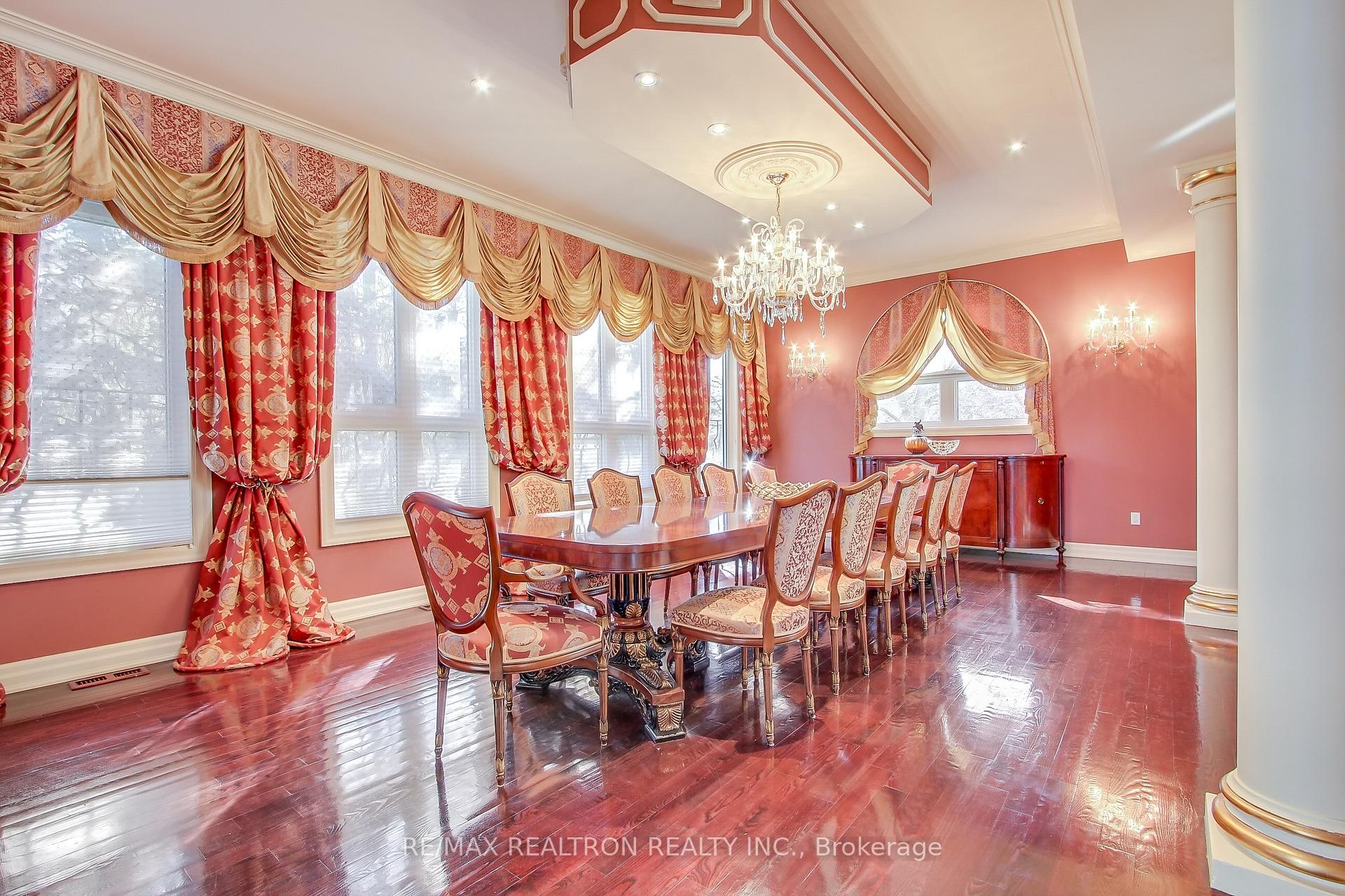 Photo 6 of 38 Thornridge Drive, Vaughan, Crestwood-Springfarm-Yorkhill — HOMEH