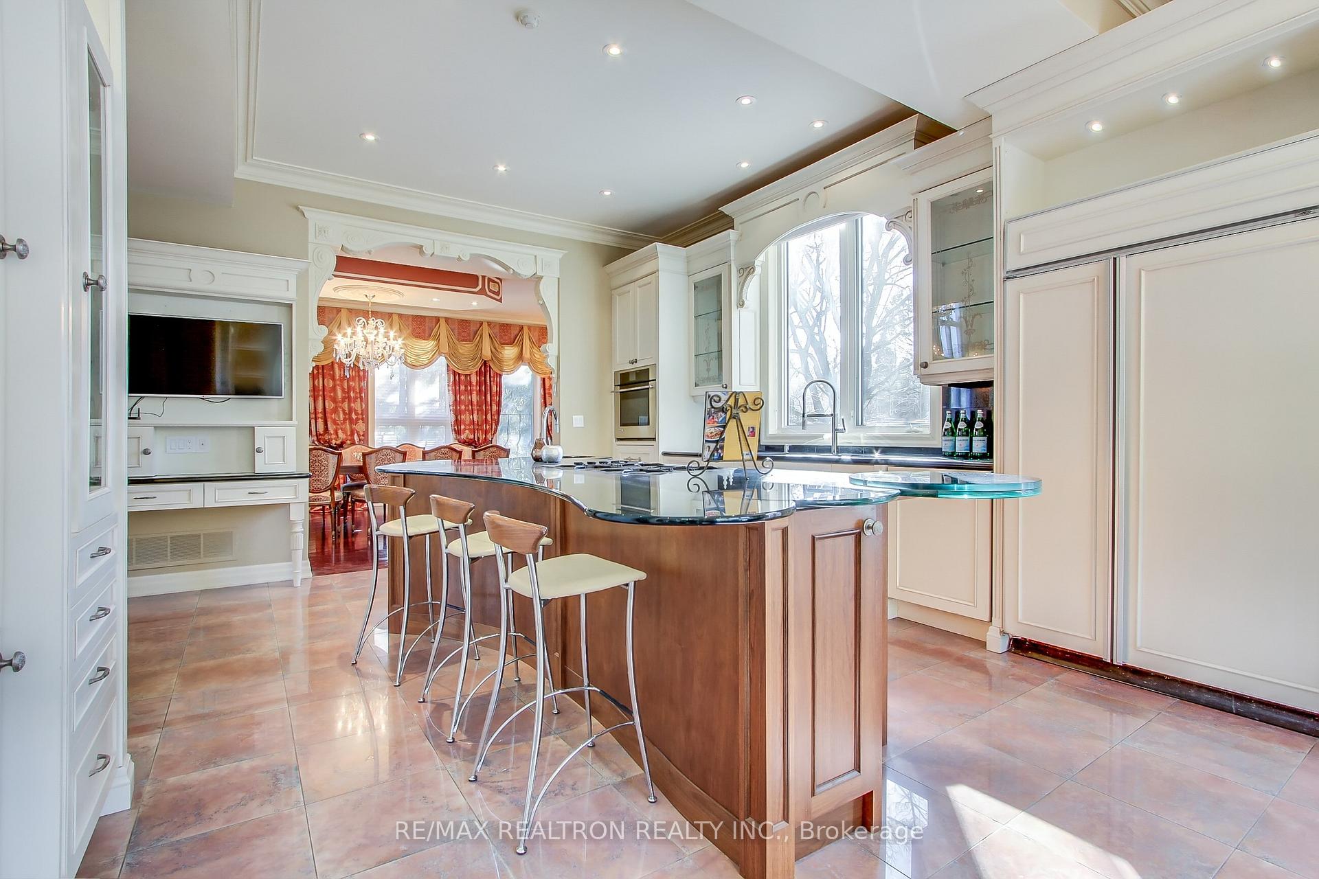 Photo 8 of 38 Thornridge Drive, Vaughan, Crestwood-Springfarm-Yorkhill — HOMEH