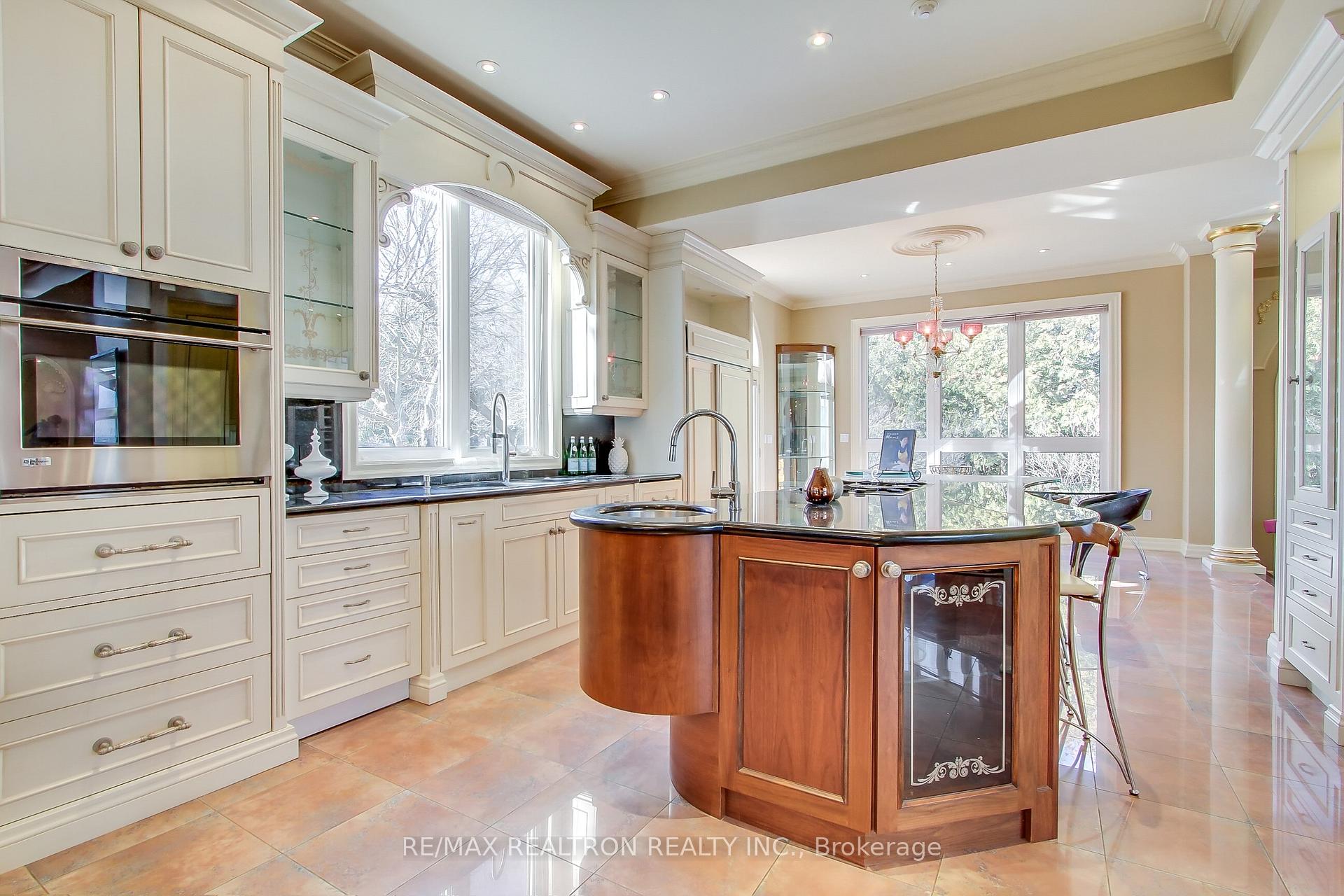 Photo 15 of 38 Thornridge Drive, Vaughan, Crestwood-Springfarm-Yorkhill — HOMEH