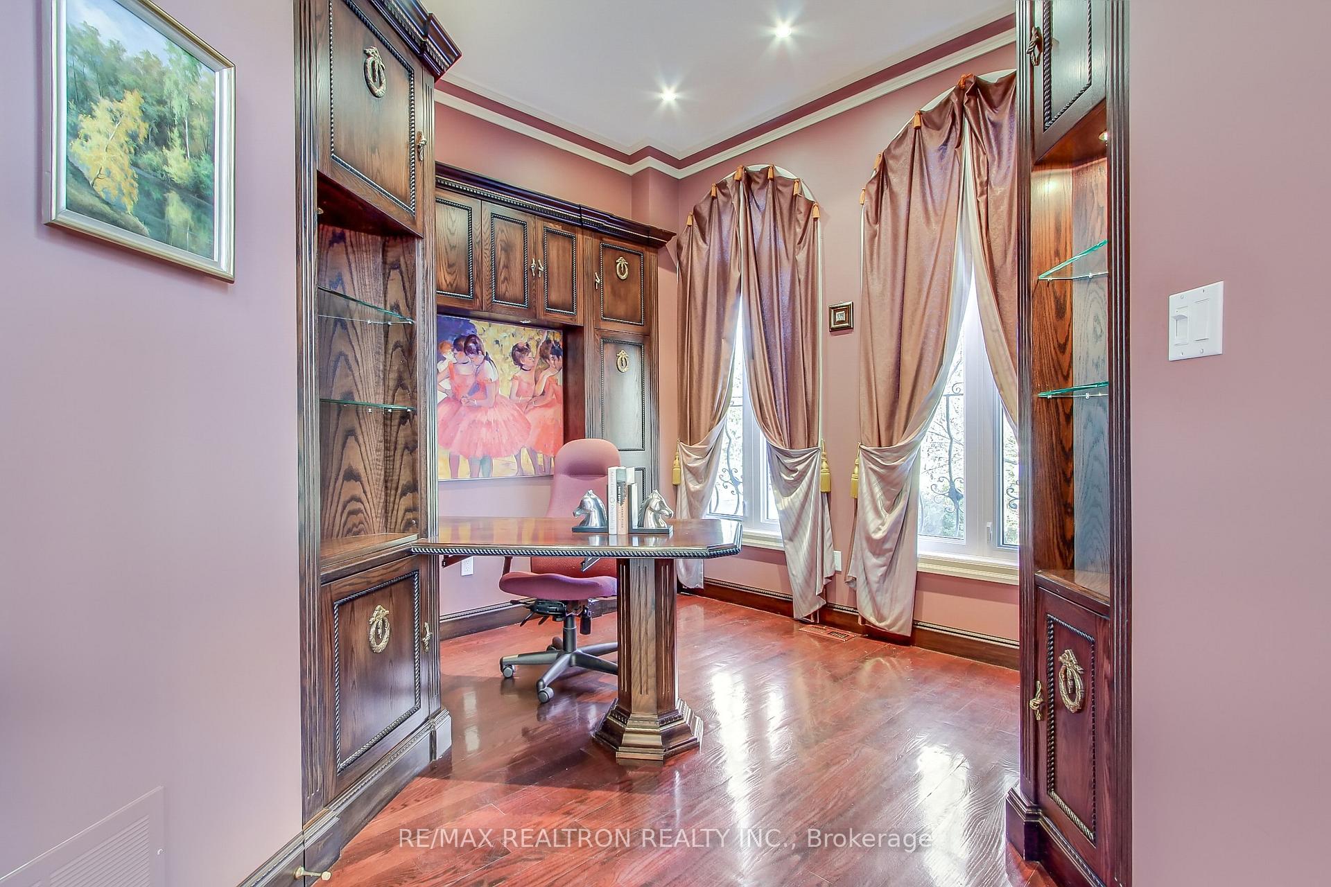 Photo 19 of 38 Thornridge Drive, Vaughan, Crestwood-Springfarm-Yorkhill — HOMEH