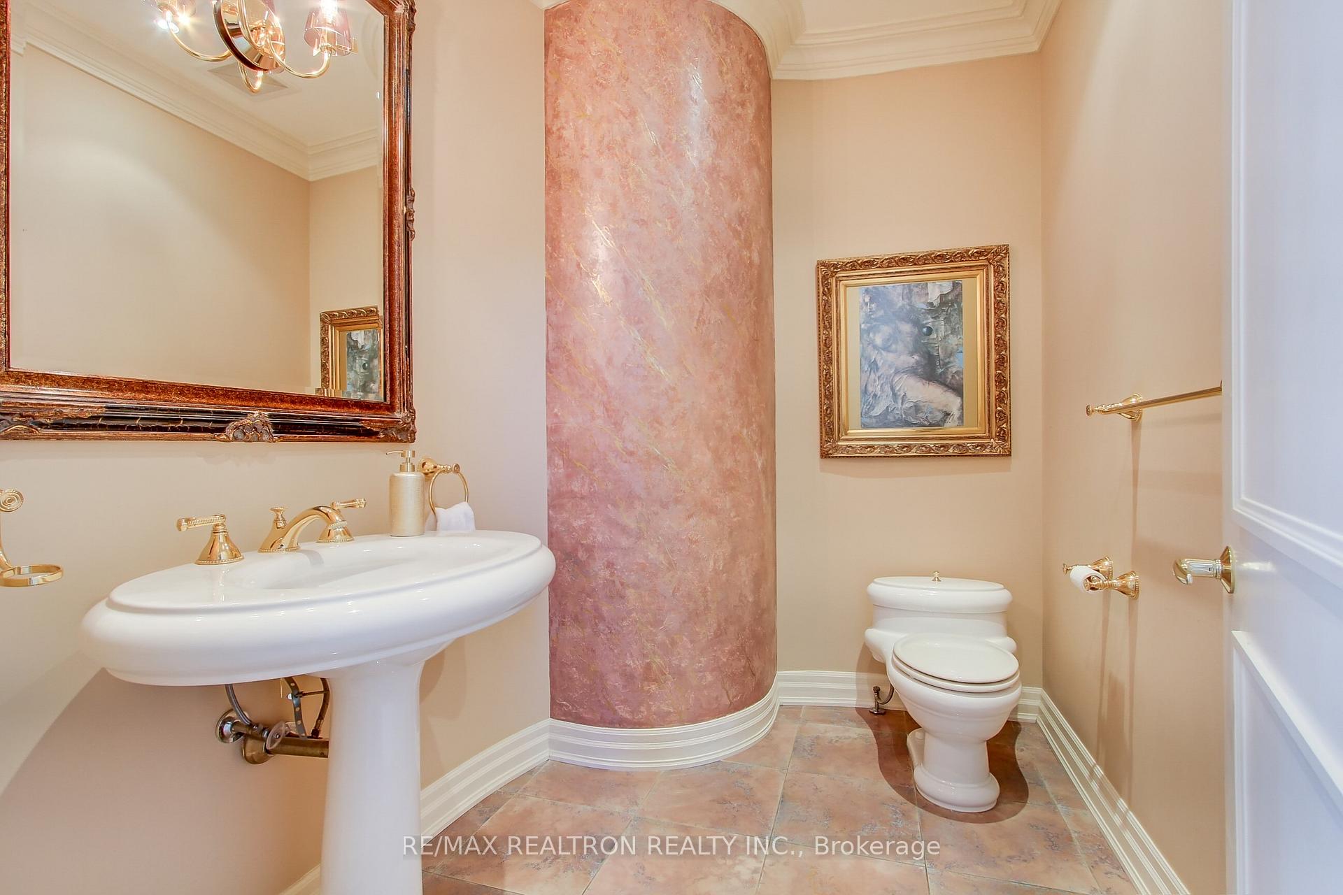 Photo 13 of 38 Thornridge Drive, Vaughan, Crestwood-Springfarm-Yorkhill — HOMEH