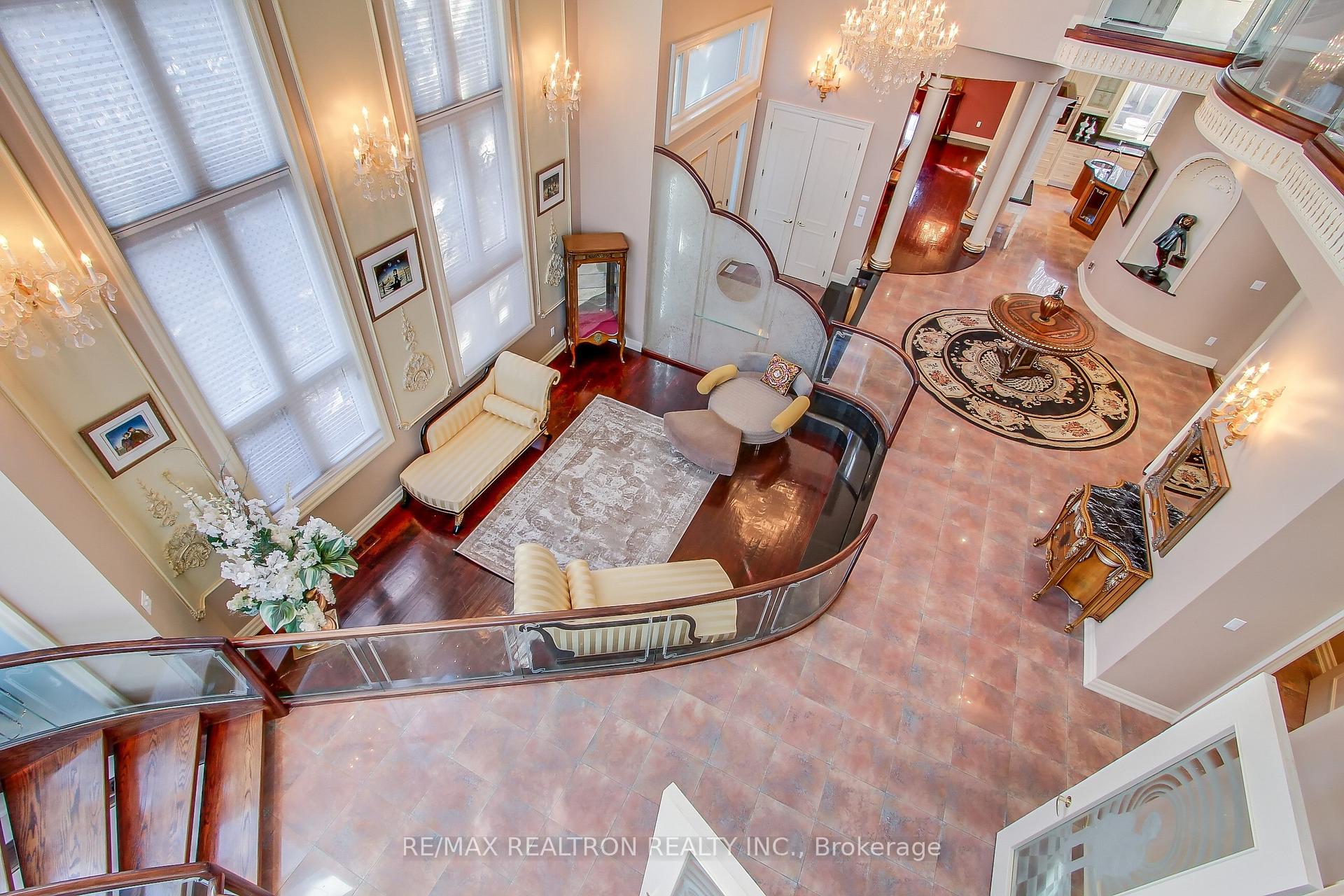 Photo 39 of 38 Thornridge Drive, Vaughan, Crestwood-Springfarm-Yorkhill — HOMEH