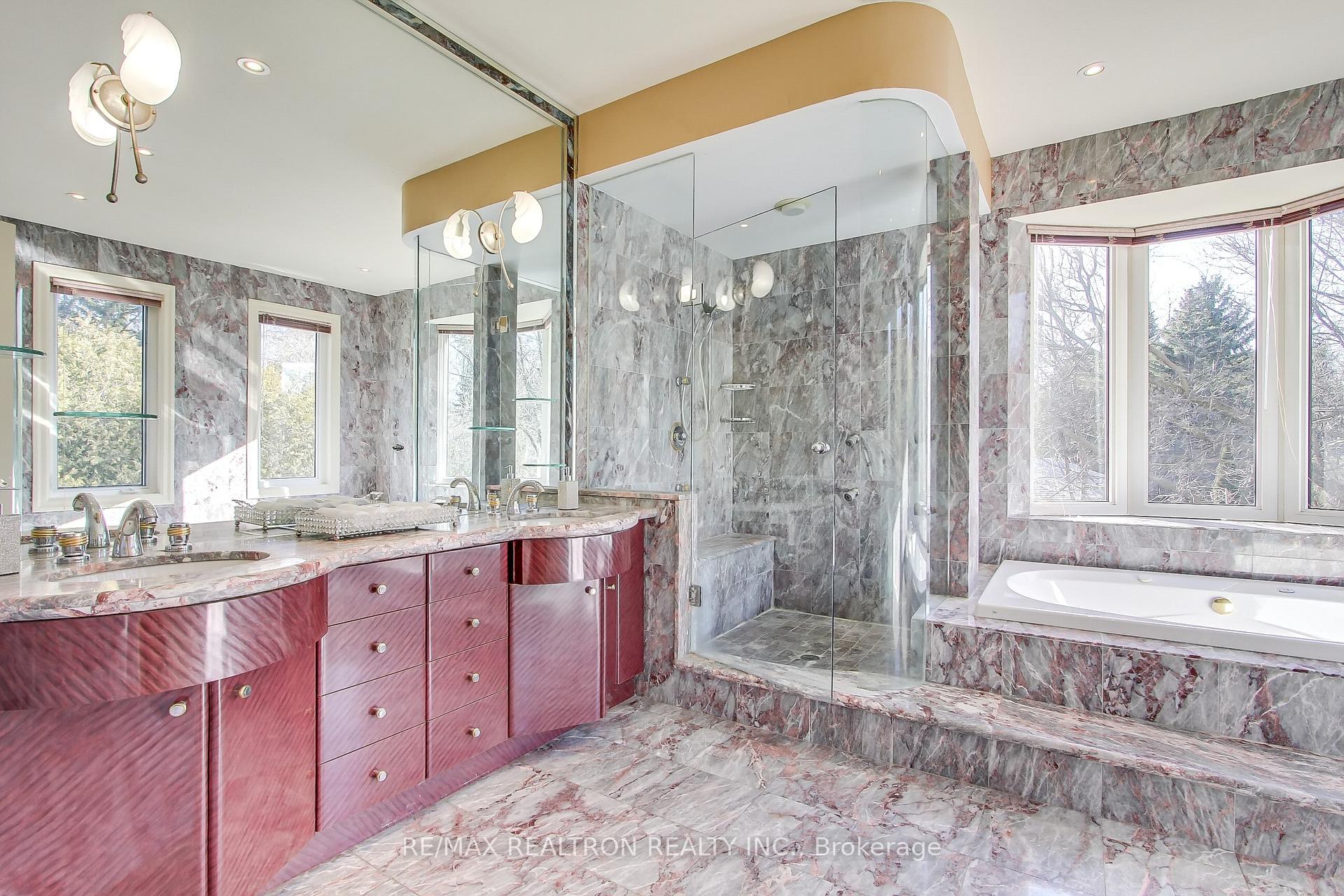 Photo 27 of 38 Thornridge Drive, Vaughan, Crestwood-Springfarm-Yorkhill — HOMEH