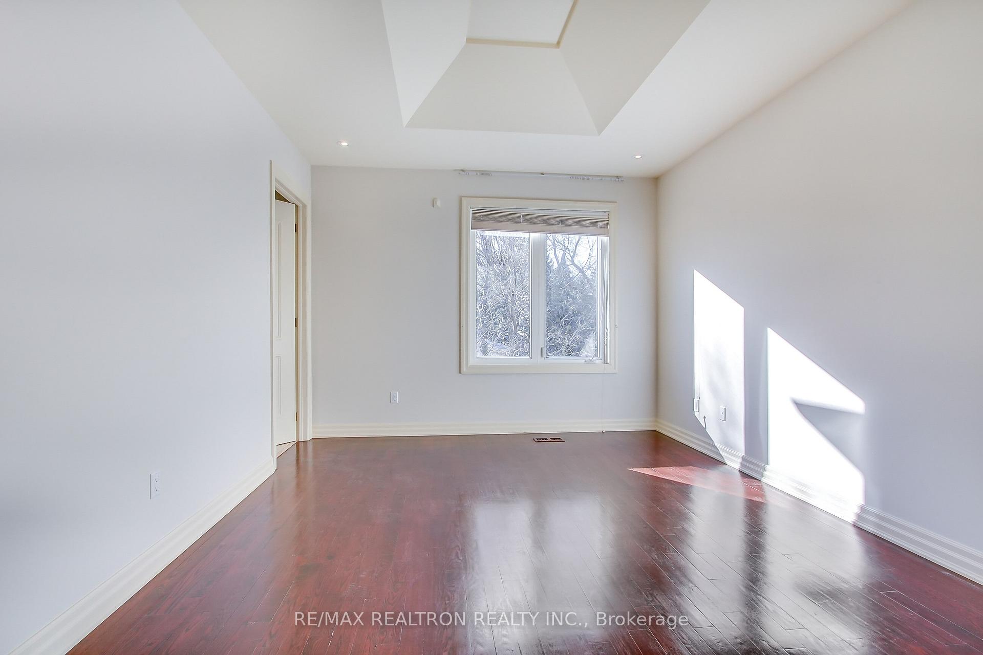 Photo 20 of 38 Thornridge Drive, Vaughan, Crestwood-Springfarm-Yorkhill — HOMEH