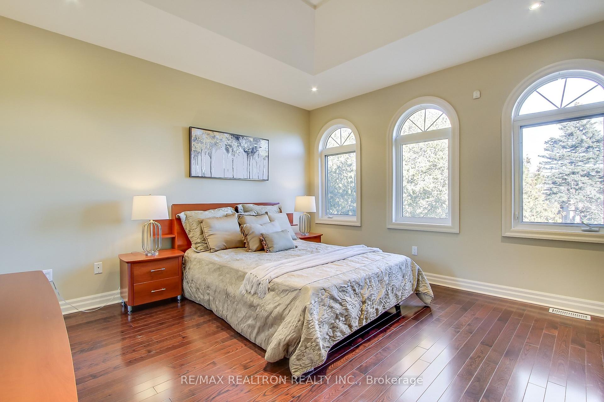 Photo 29 of 38 Thornridge Drive, Vaughan, Crestwood-Springfarm-Yorkhill — HOMEH