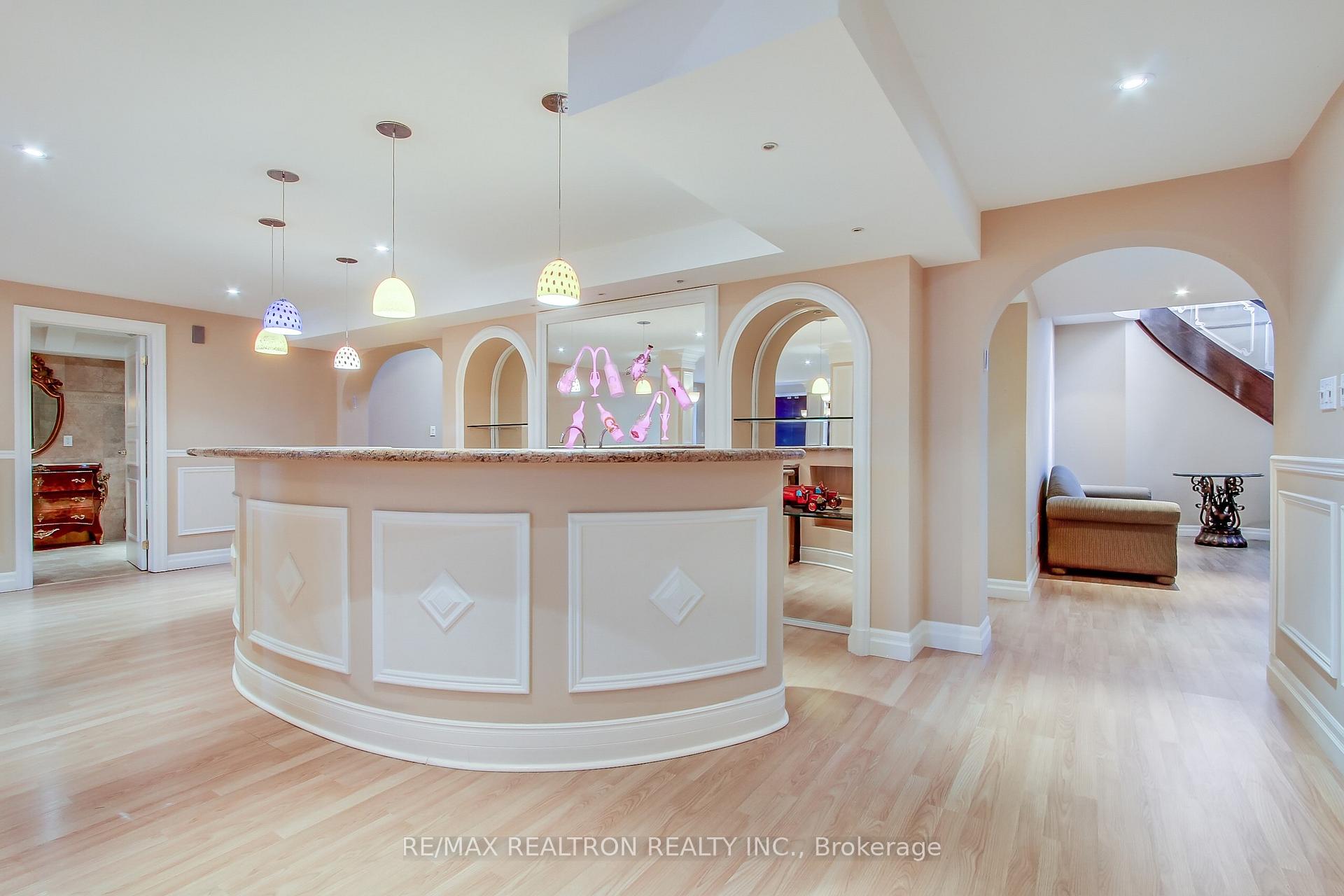Photo 23 of 38 Thornridge Drive, Vaughan, Crestwood-Springfarm-Yorkhill — HOMEH