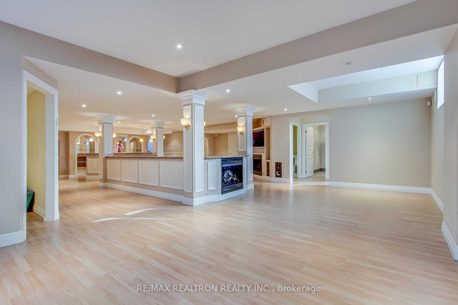 Photo 25 of 38 Thornridge Drive, Vaughan, Crestwood-Springfarm-Yorkhill — HOMEH