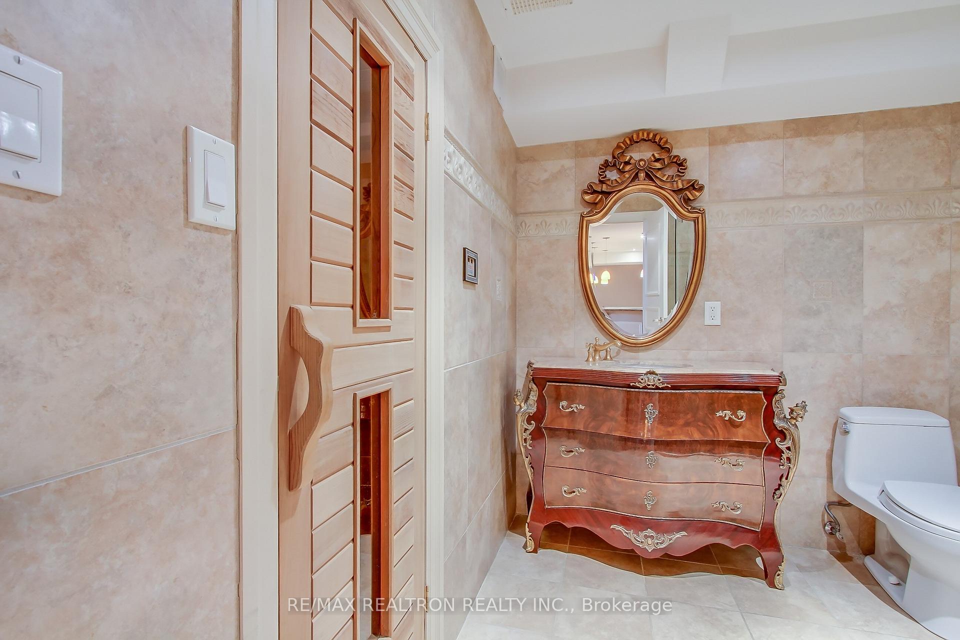 Photo 32 of 38 Thornridge Drive, Vaughan, Crestwood-Springfarm-Yorkhill — HOMEH