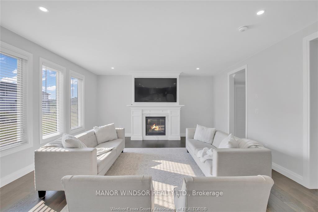 Photo 12 of 1632 Bowler Drive, Windsor — HOMEH