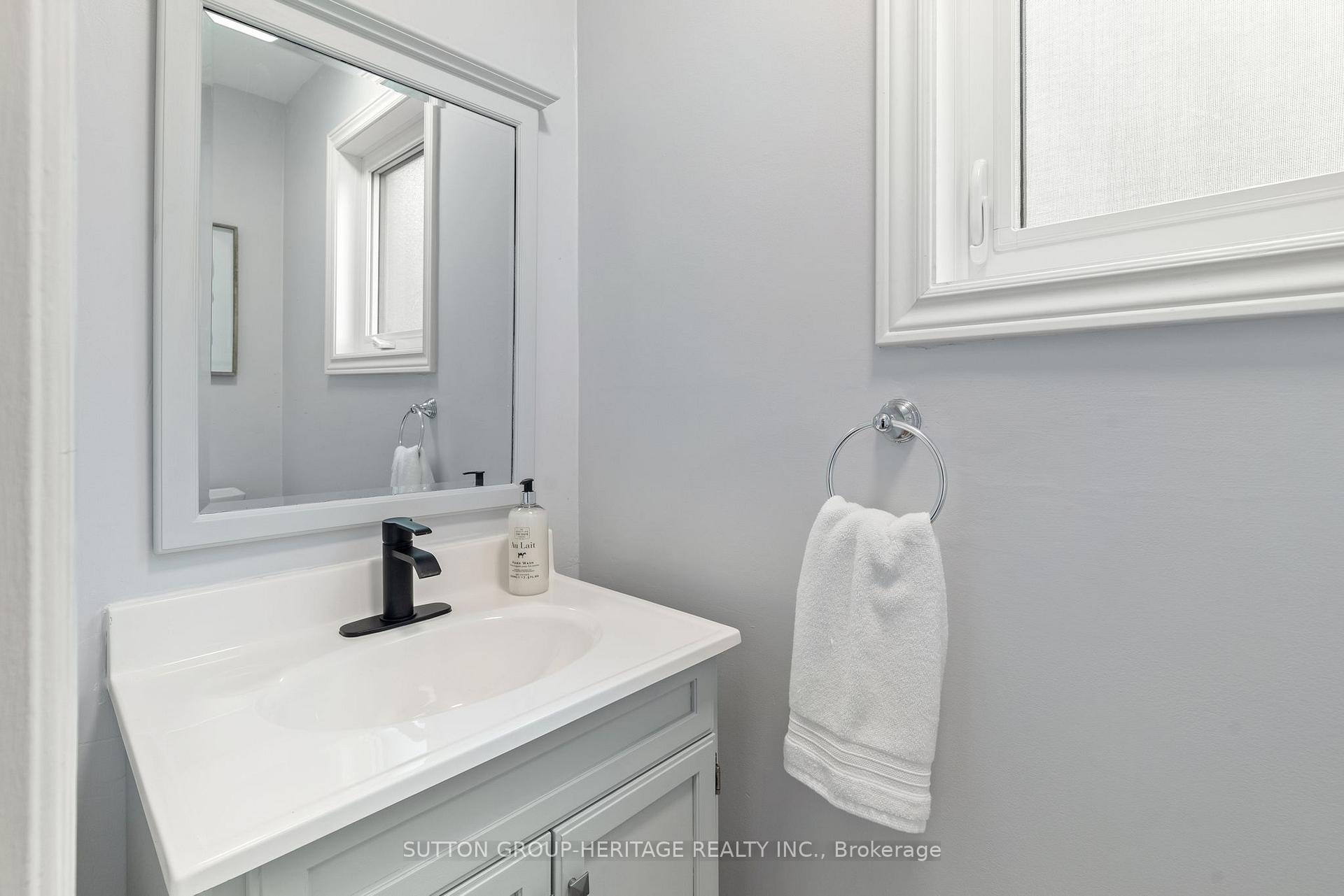 Photo 3 of 30 Cluett Drive, Ajax, South East — HOMEH