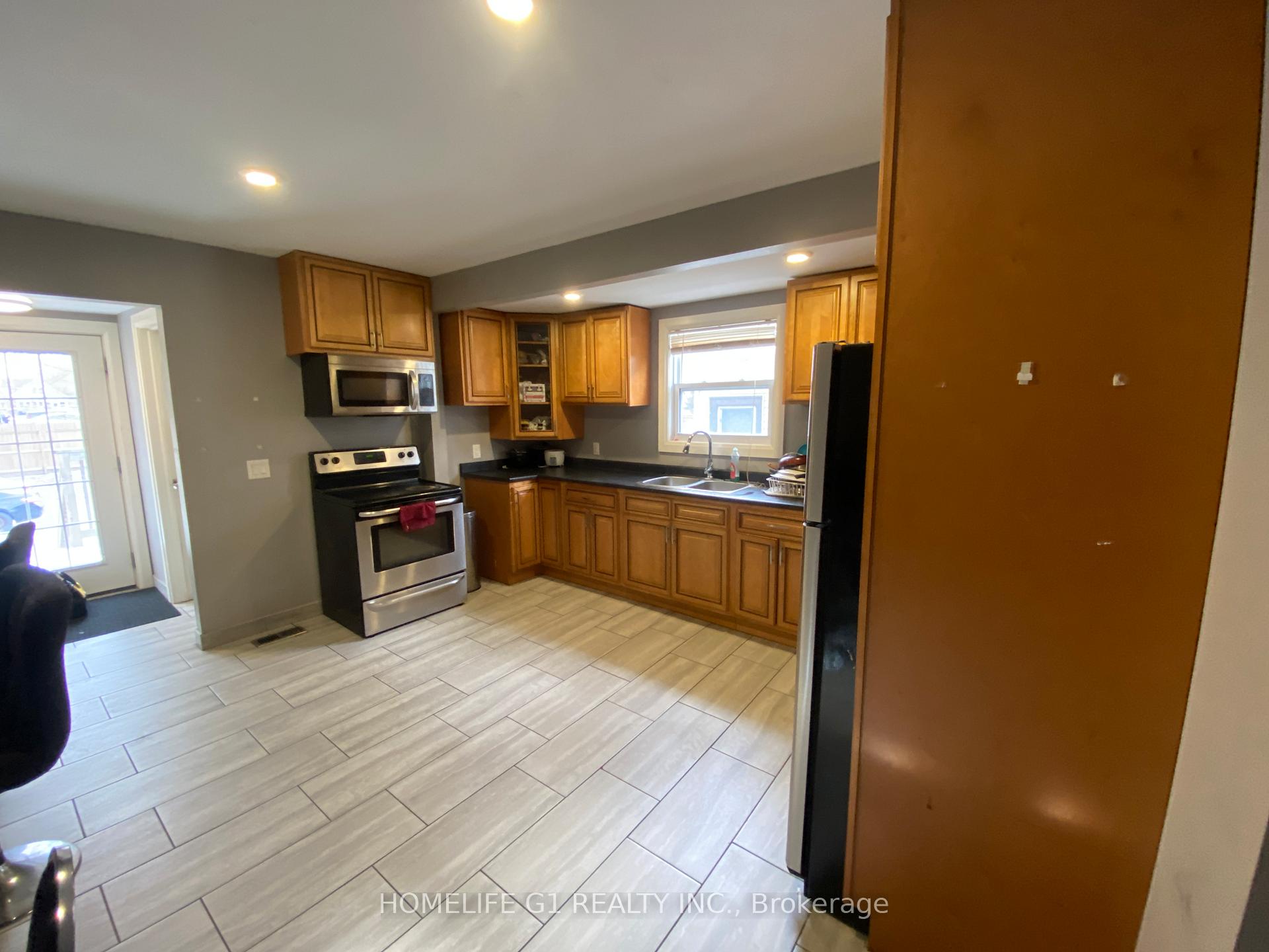 Photo 23 of 3161 Peter Street, Windsor — HOMEH