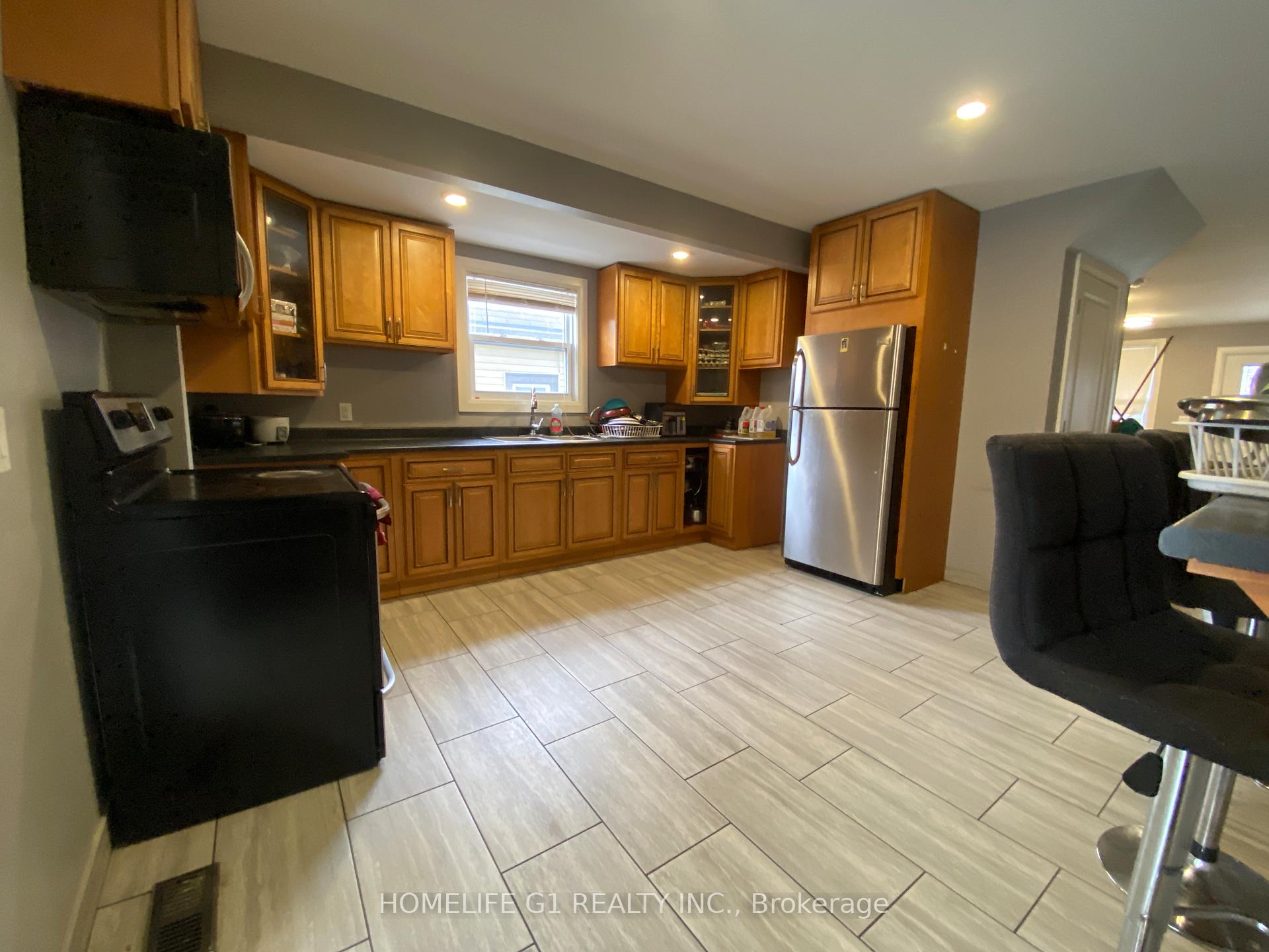 Photo 37 of 3161 Peter Street, Windsor — HOMEH